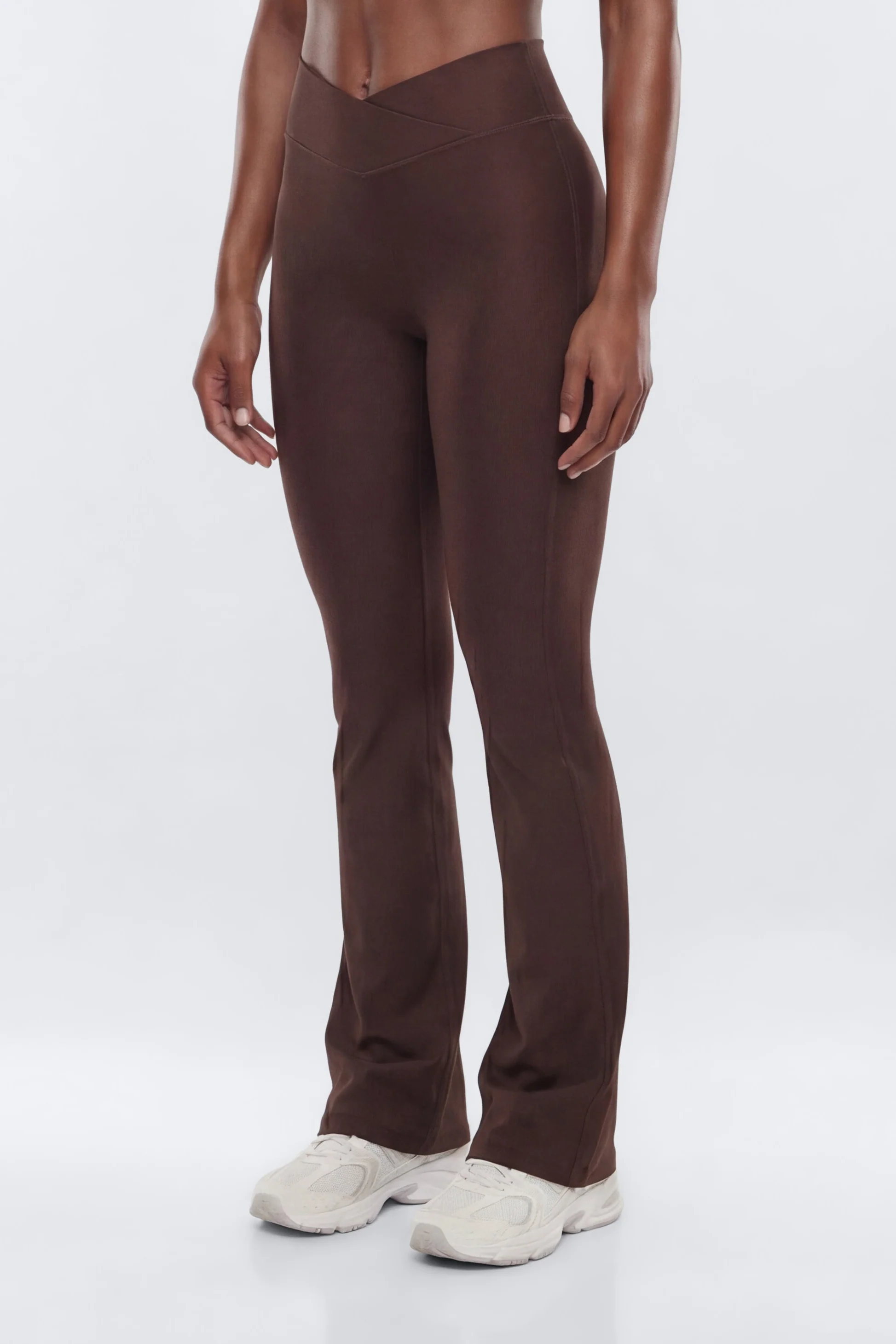 AirSculpt™ 32″ Cross Front Mid Rise Flare Legging - Brown - Image 2