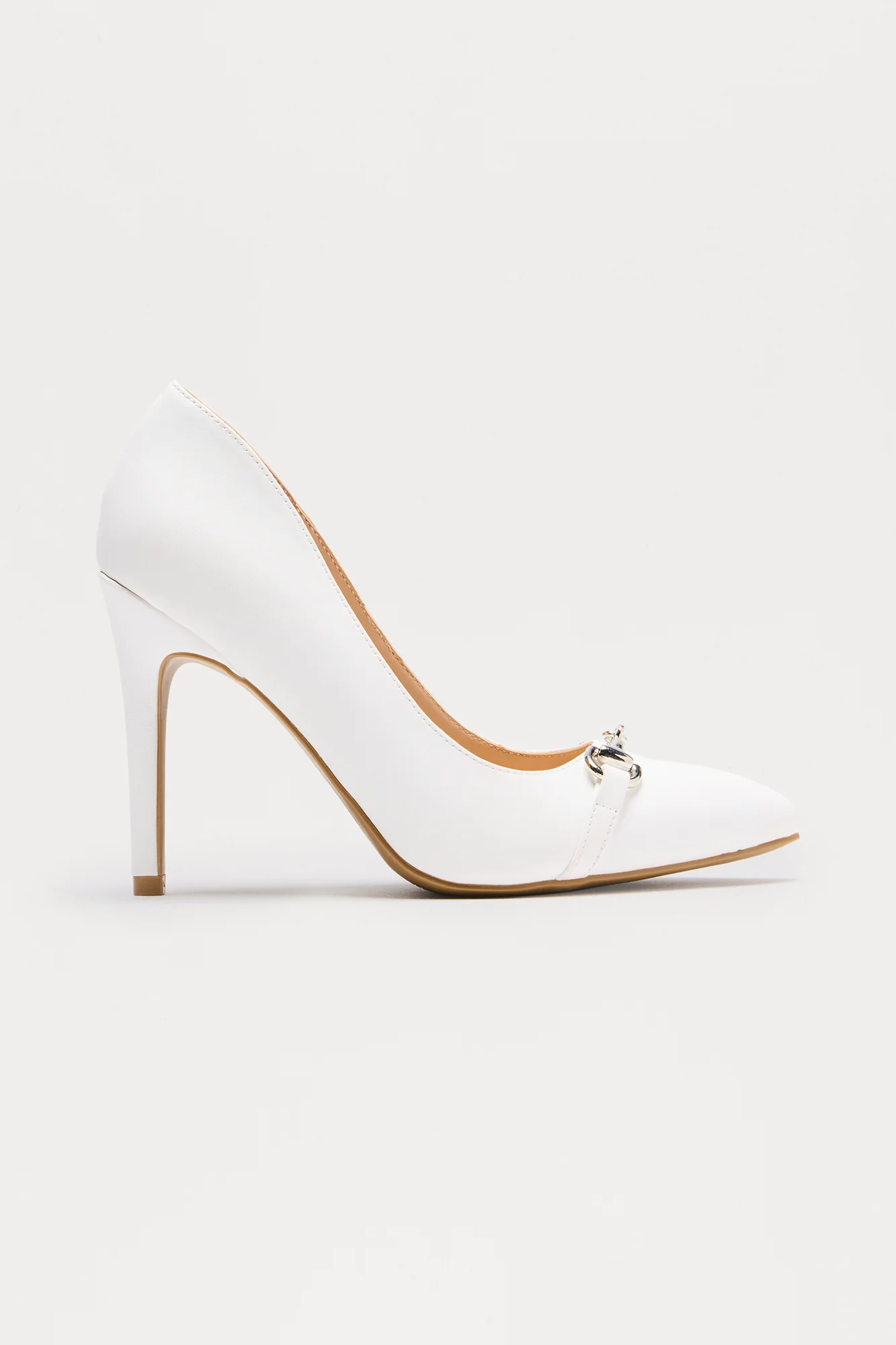 Akira Hardware Pumps - White