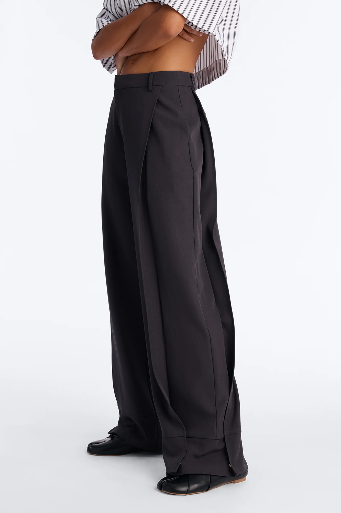 Anya Double Side Pleat Button Hem Trouser 33″ - Charcoal - Image 2