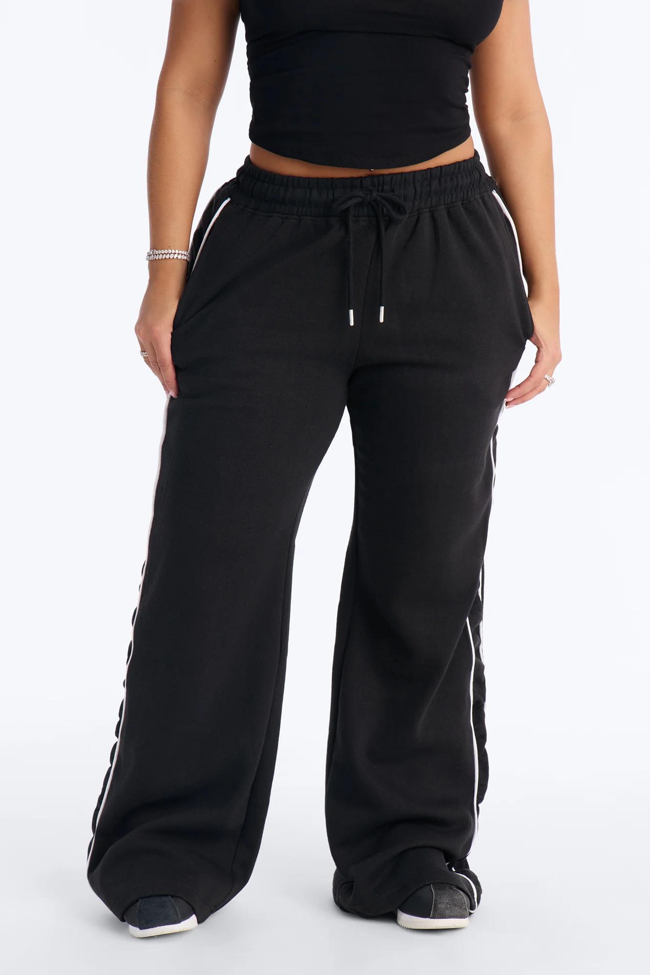 Ari Ruched Wide Leg Fleece Pant - Black - Image 2