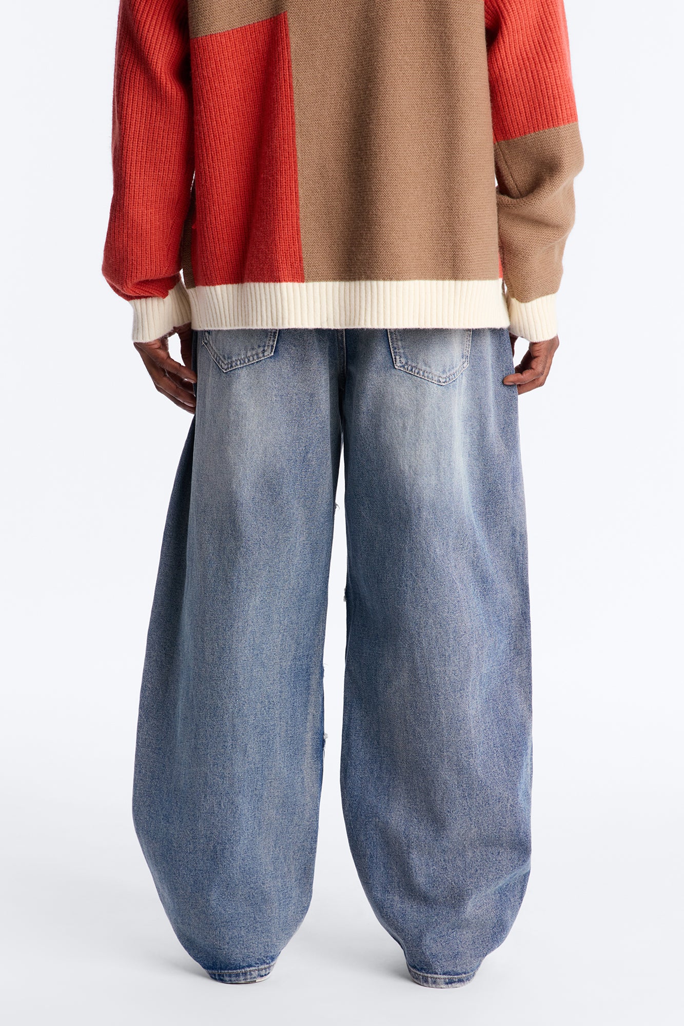 Barrel Slanted Fray Jean - Medium Blue Wash - Image 4