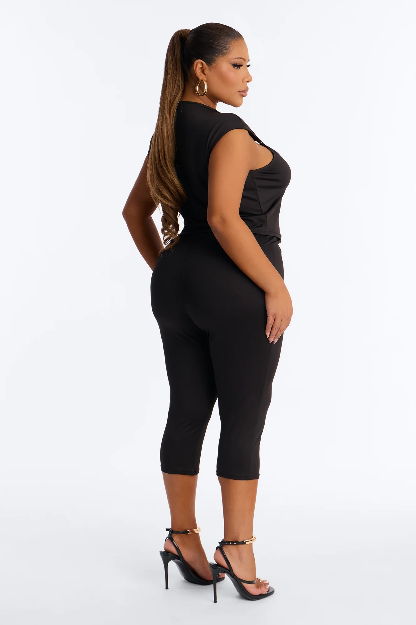 Brianna Cutout Capri Pant Set - Black - Image 8