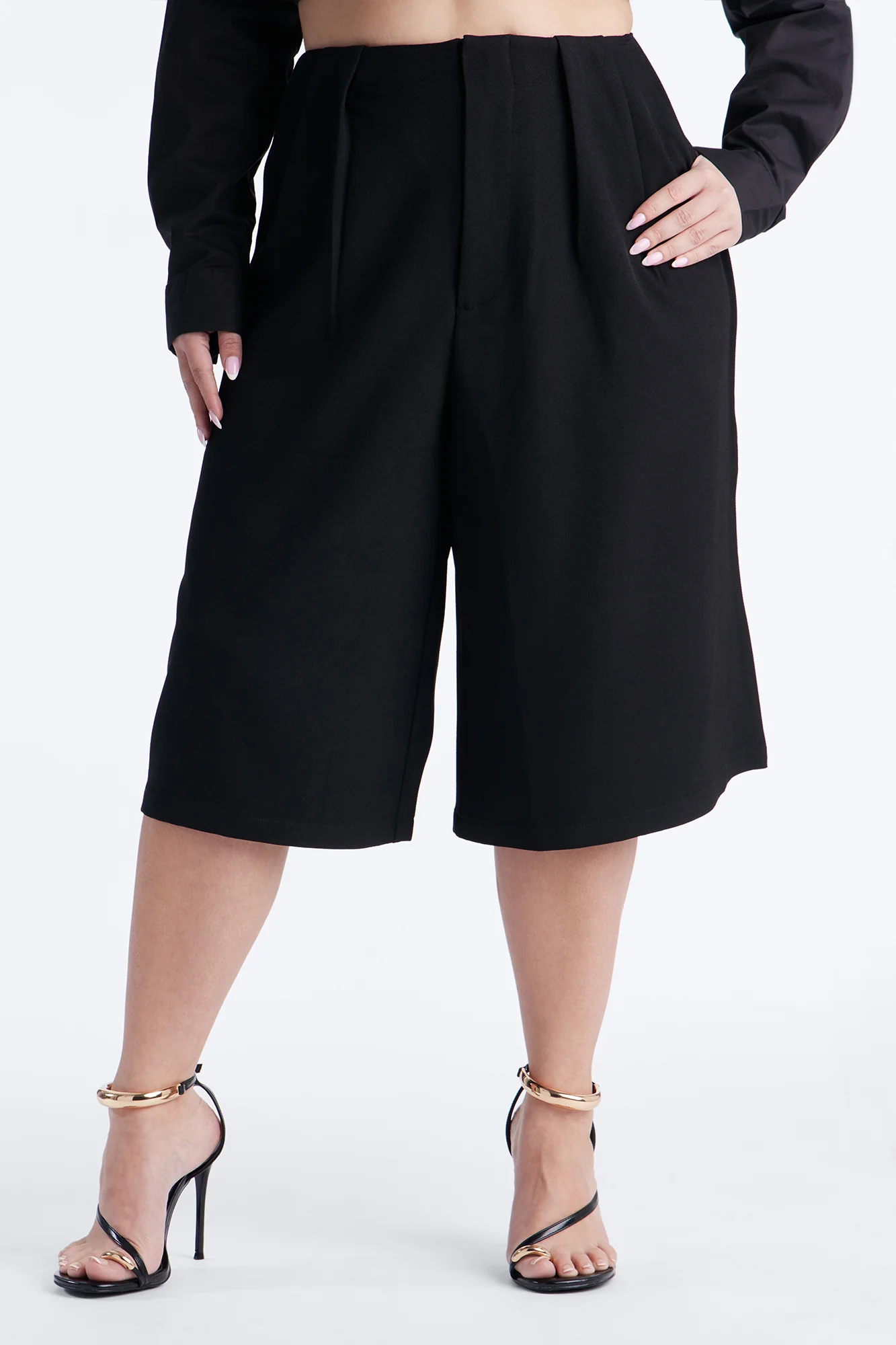 Business As Usual Belted Crepe Bermuda Short 9″ - Black - Image 5