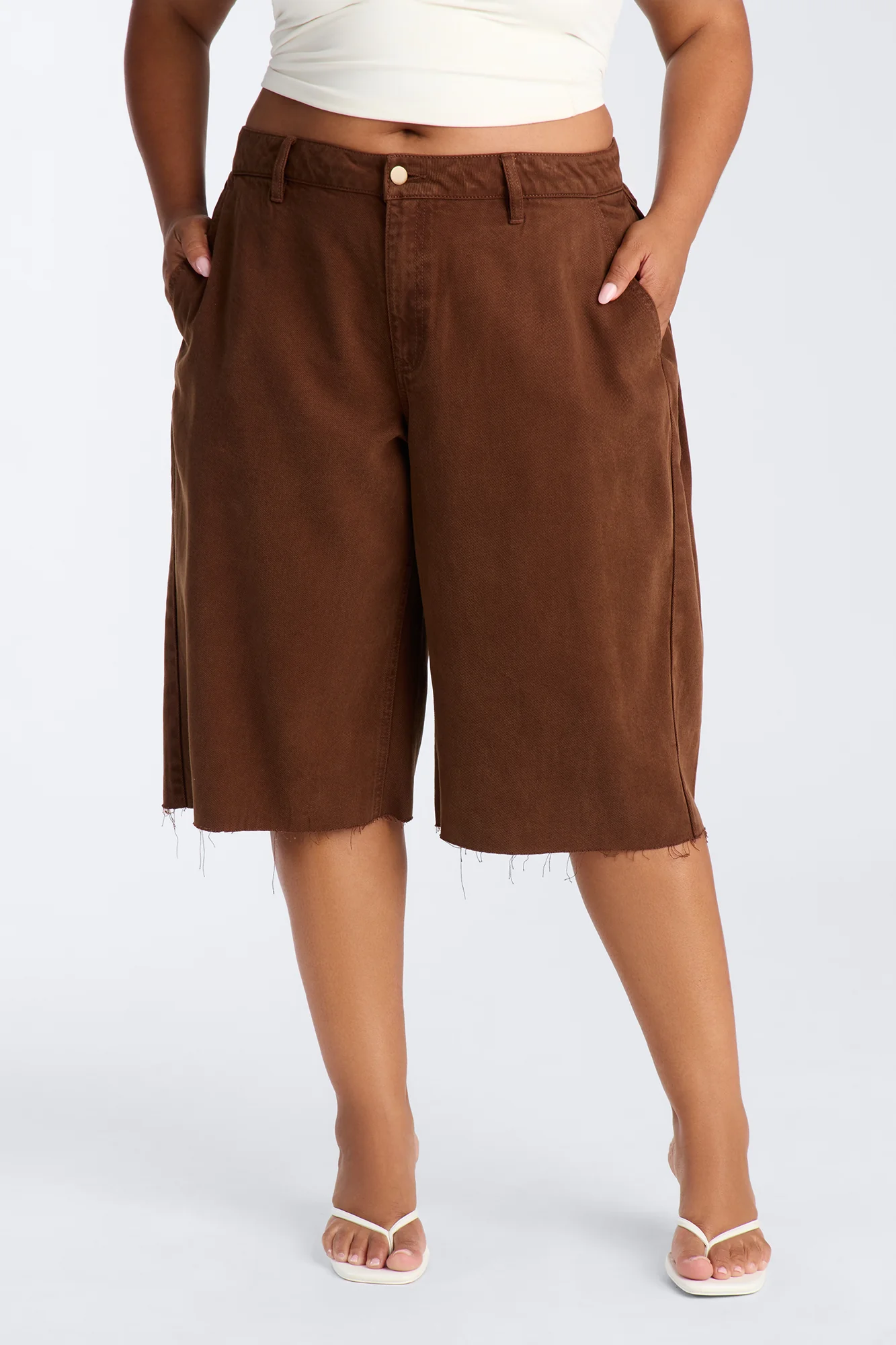 Caroline Twill Side Pleat Low Rise Bermuda Short - Brown - Image 5