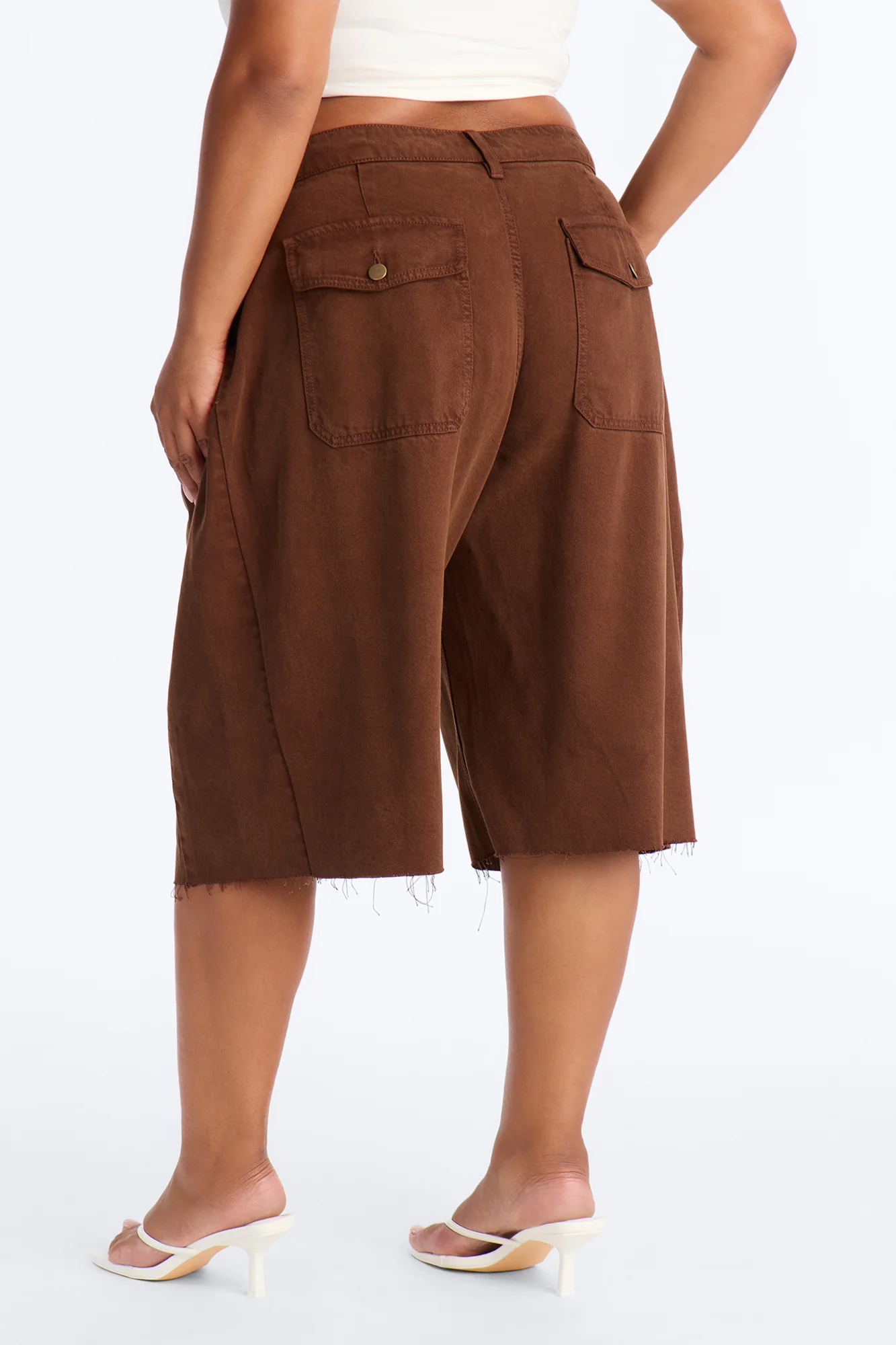Caroline Twill Side Pleat Low Rise Bermuda Short - Brown - Image 7