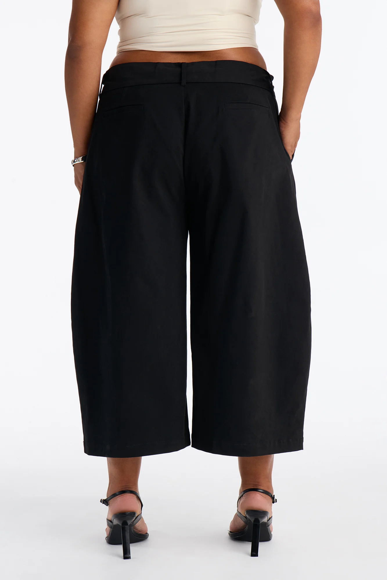 Charity Mid Rise Culotte Barrel Leg Pant - Black - Image 8