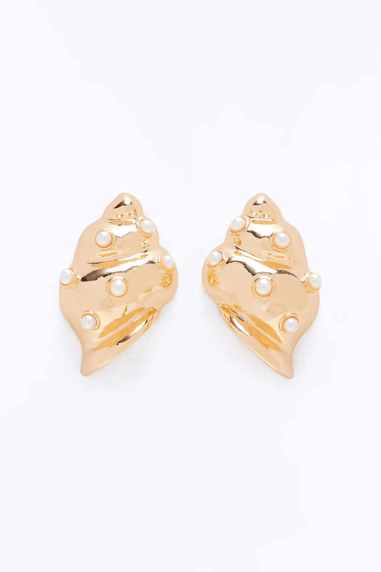 Charm Seashell Stud Earrings - Gold