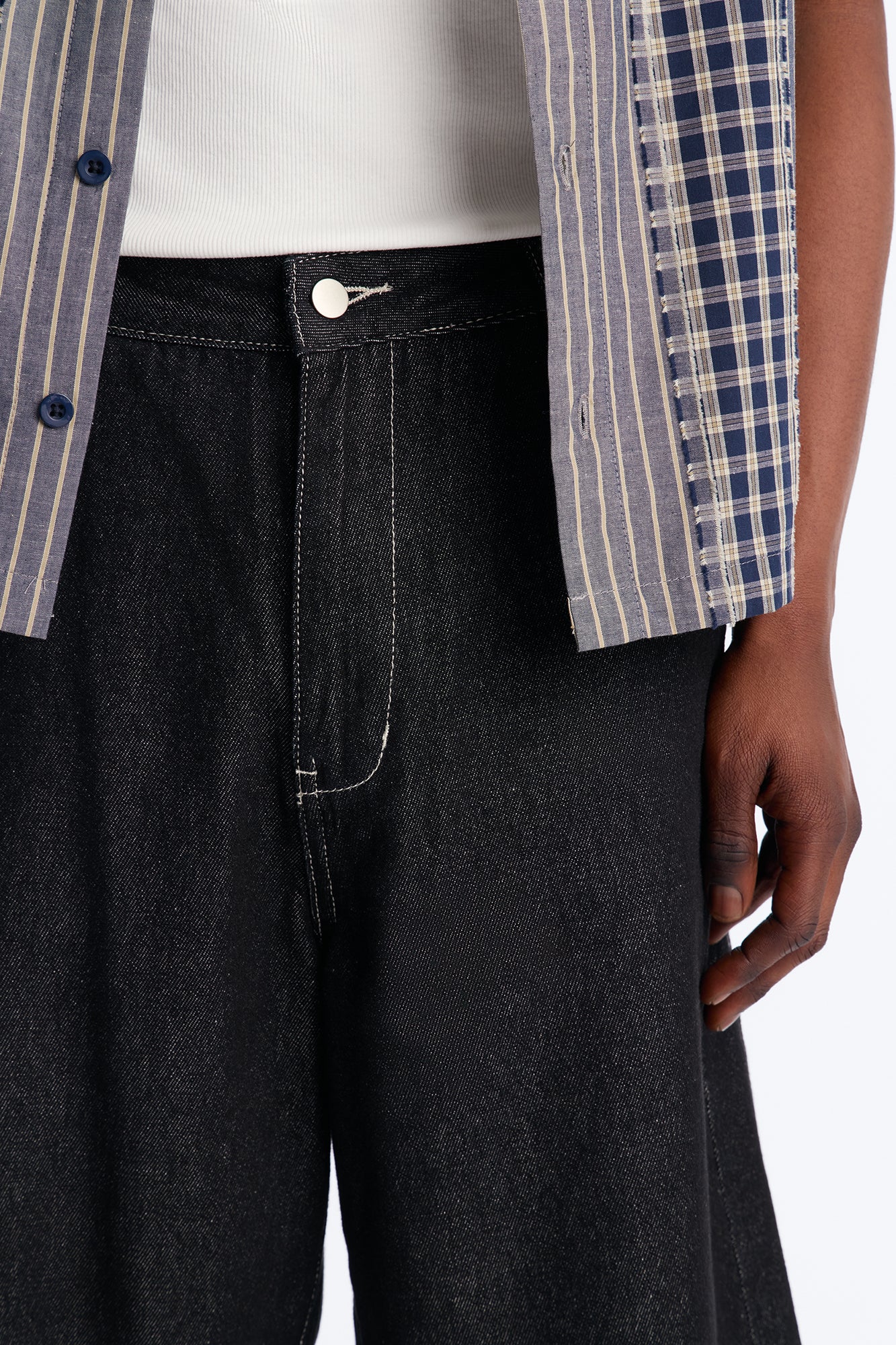 Classic Cuff Baggy Denim Short - Black Wash - Image 3