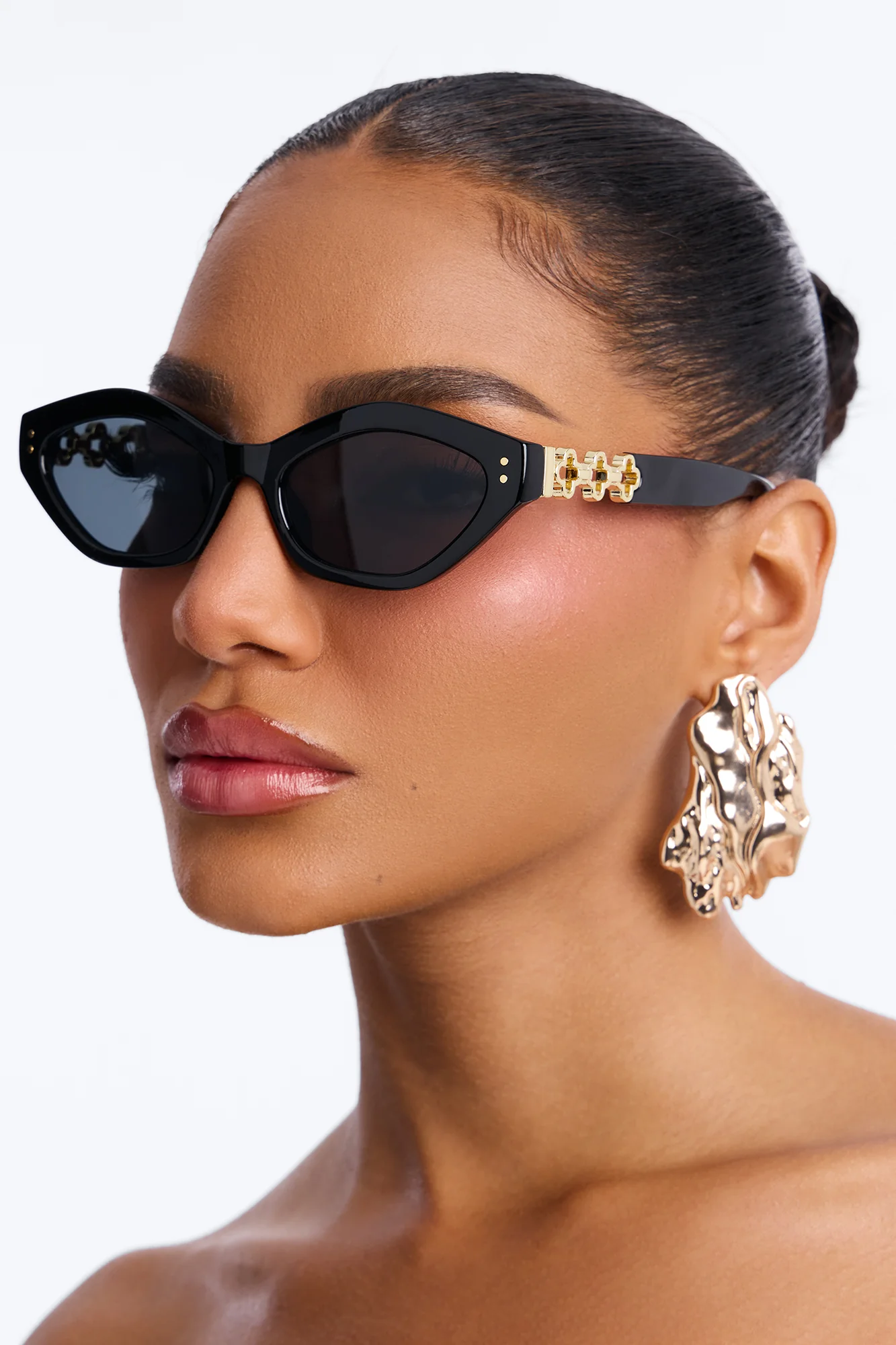 Classy Act Cat Eye Sunglasses - Black