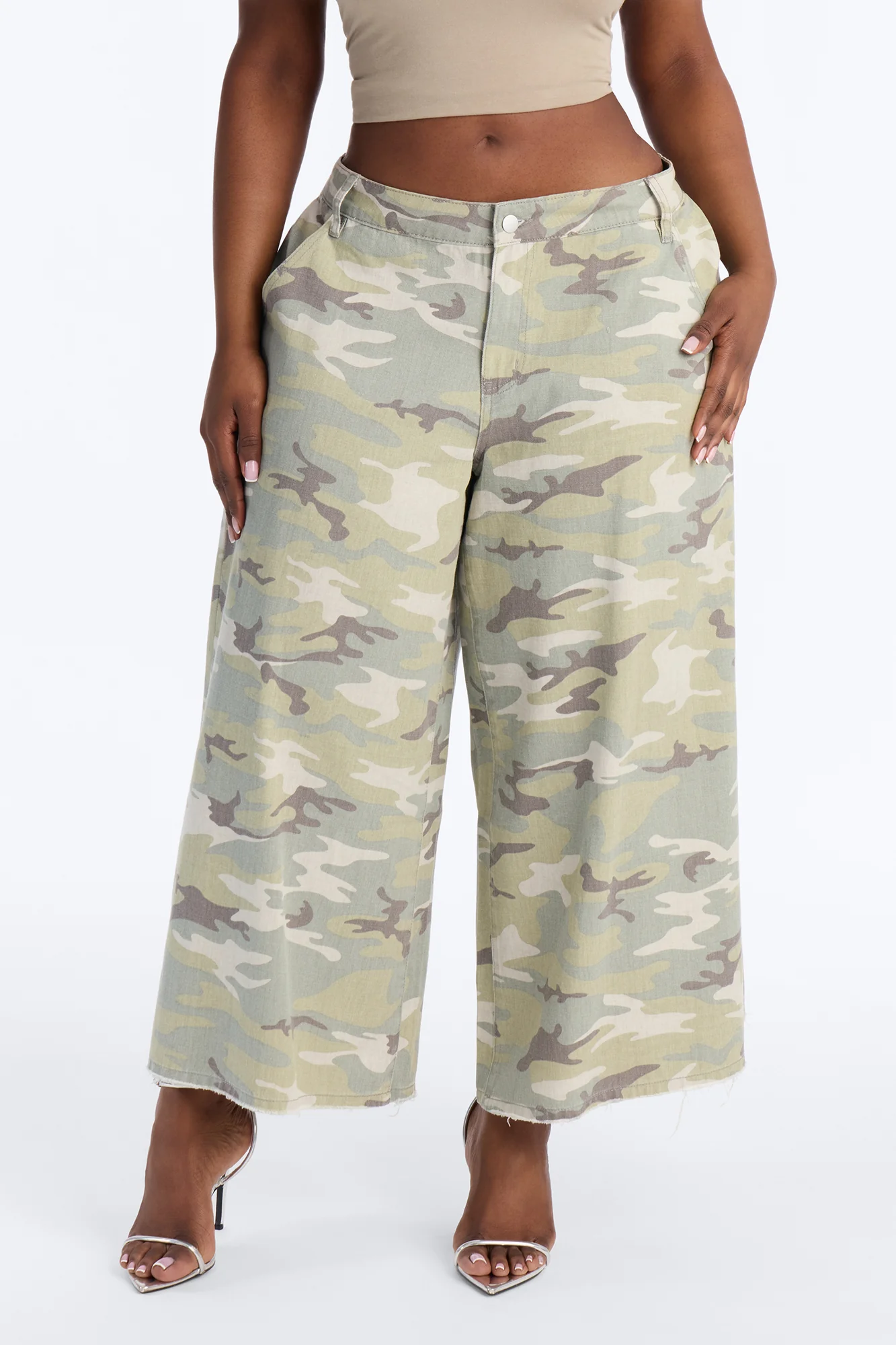 Clover Low Rise Cropped Camo Wide Leg Pant - Camouflage - Image 5