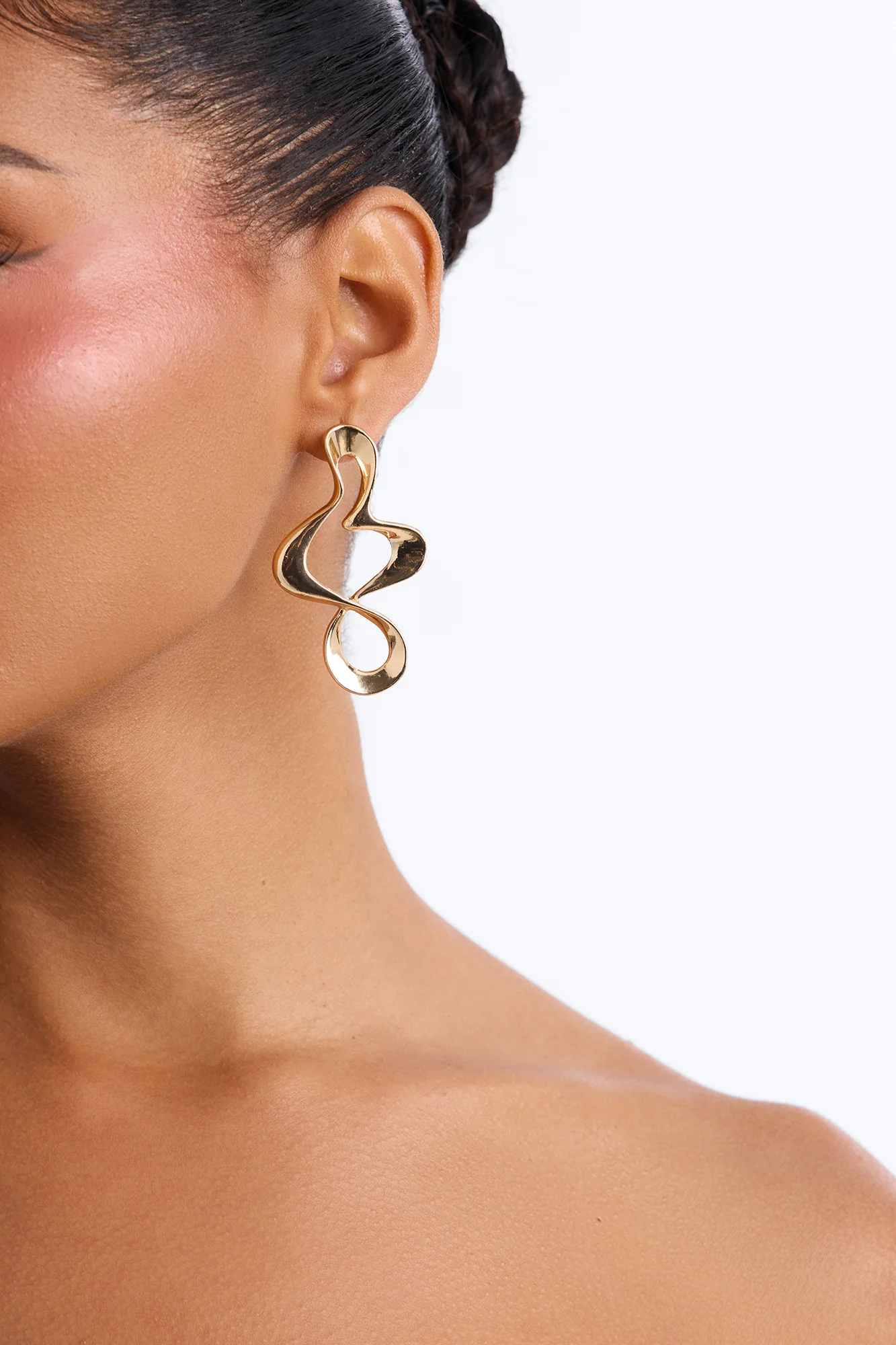 Effortlessly Chic Drop Earrings - Gold