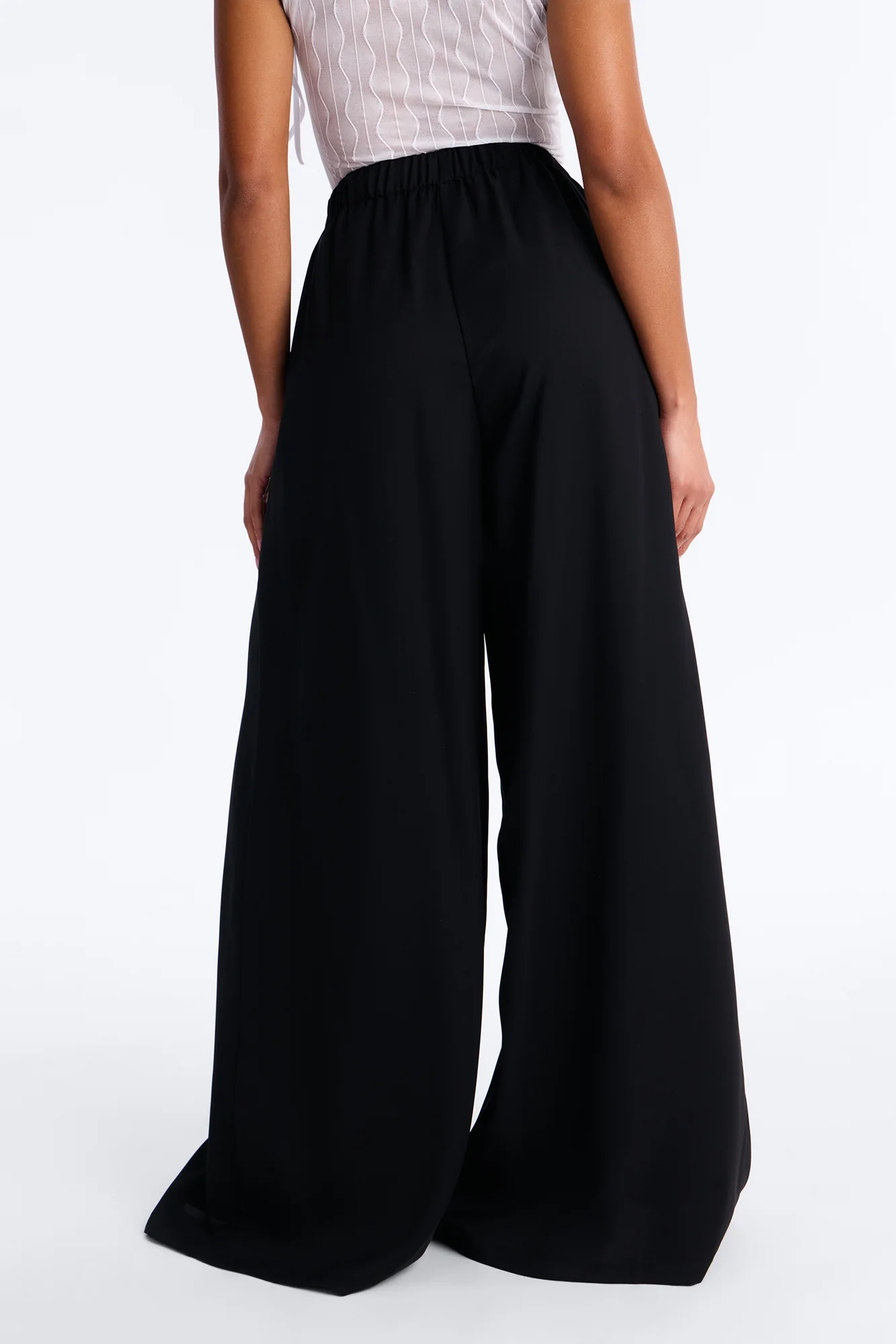 Elodie Mid Rise Super Wide Leg Crepe Pant 33″ - Black - Image 4