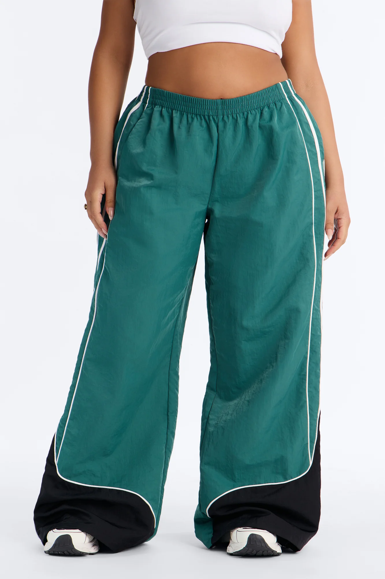 Erin Low Rise Colorblock Wide Leg Windbreaker Pant 33″ - Green/combo - Image 5