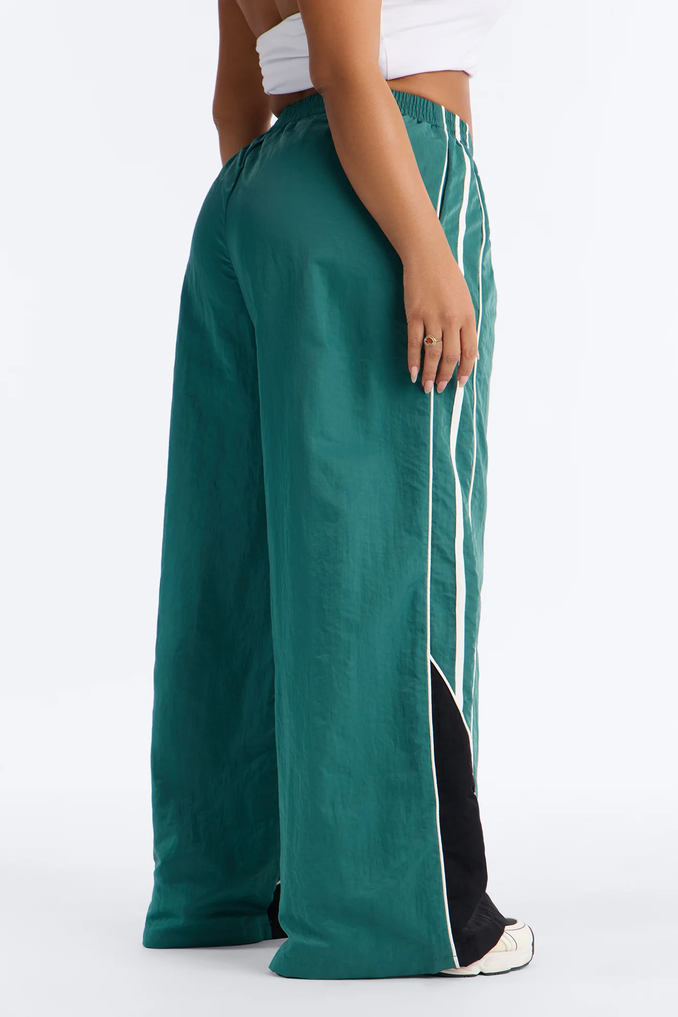 Erin Low Rise Colorblock Wide Leg Windbreaker Pant 33″ - Green/combo - Image 6