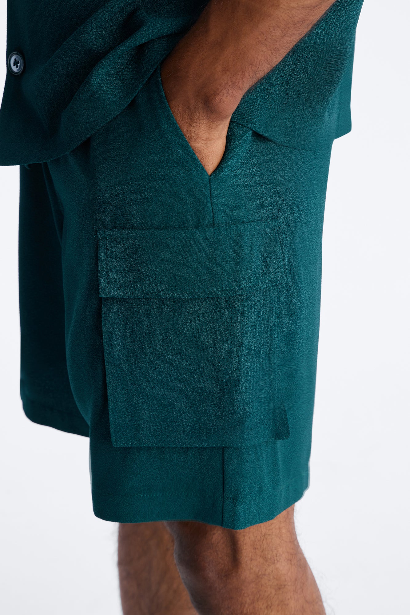Golden Hour Relaxed Cargo Short - Hunter Green - Image 4