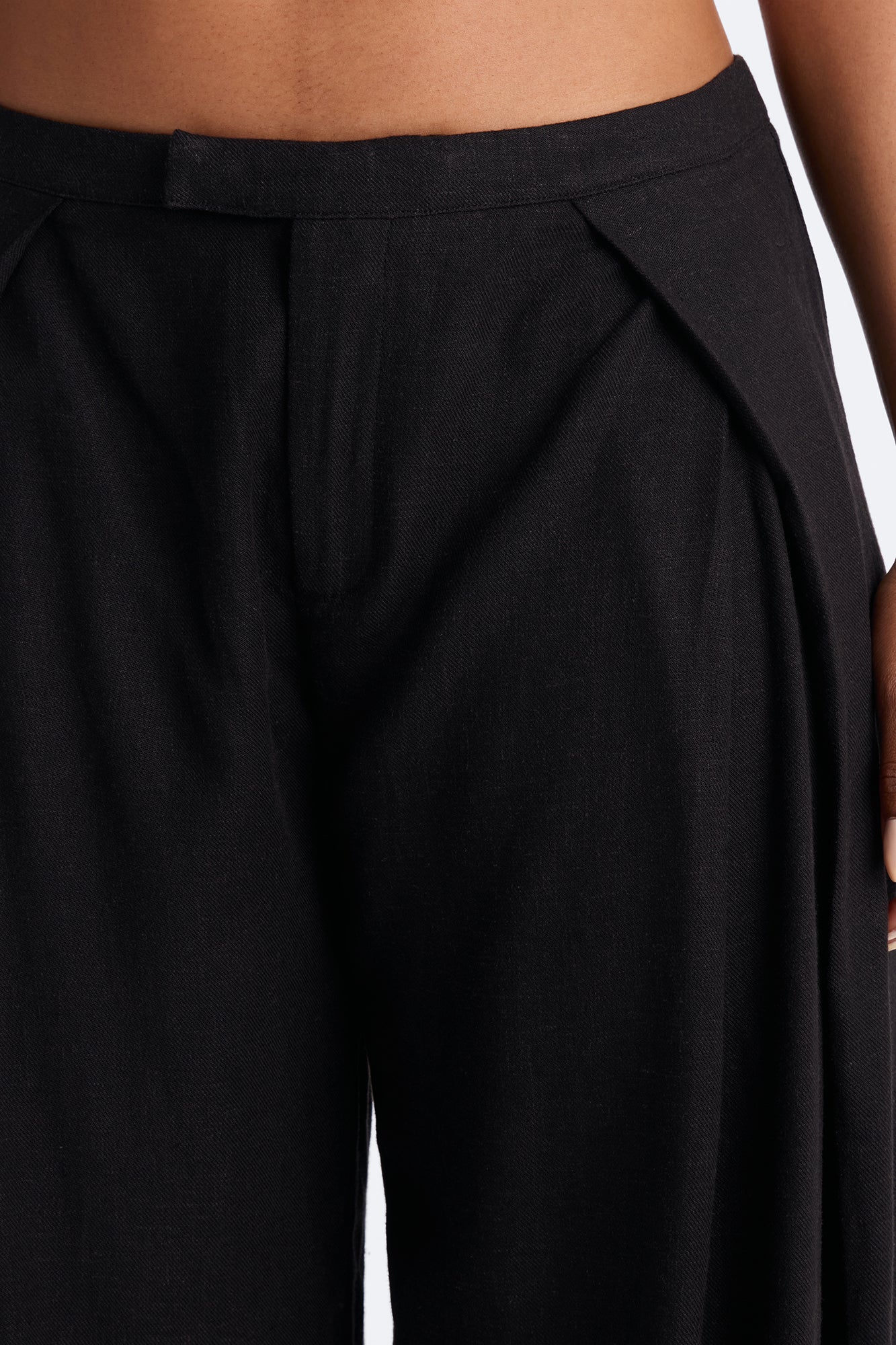 Gracie Low Rise Pleated Linen Wide Leg Trouser 33″ - Black - Image 3