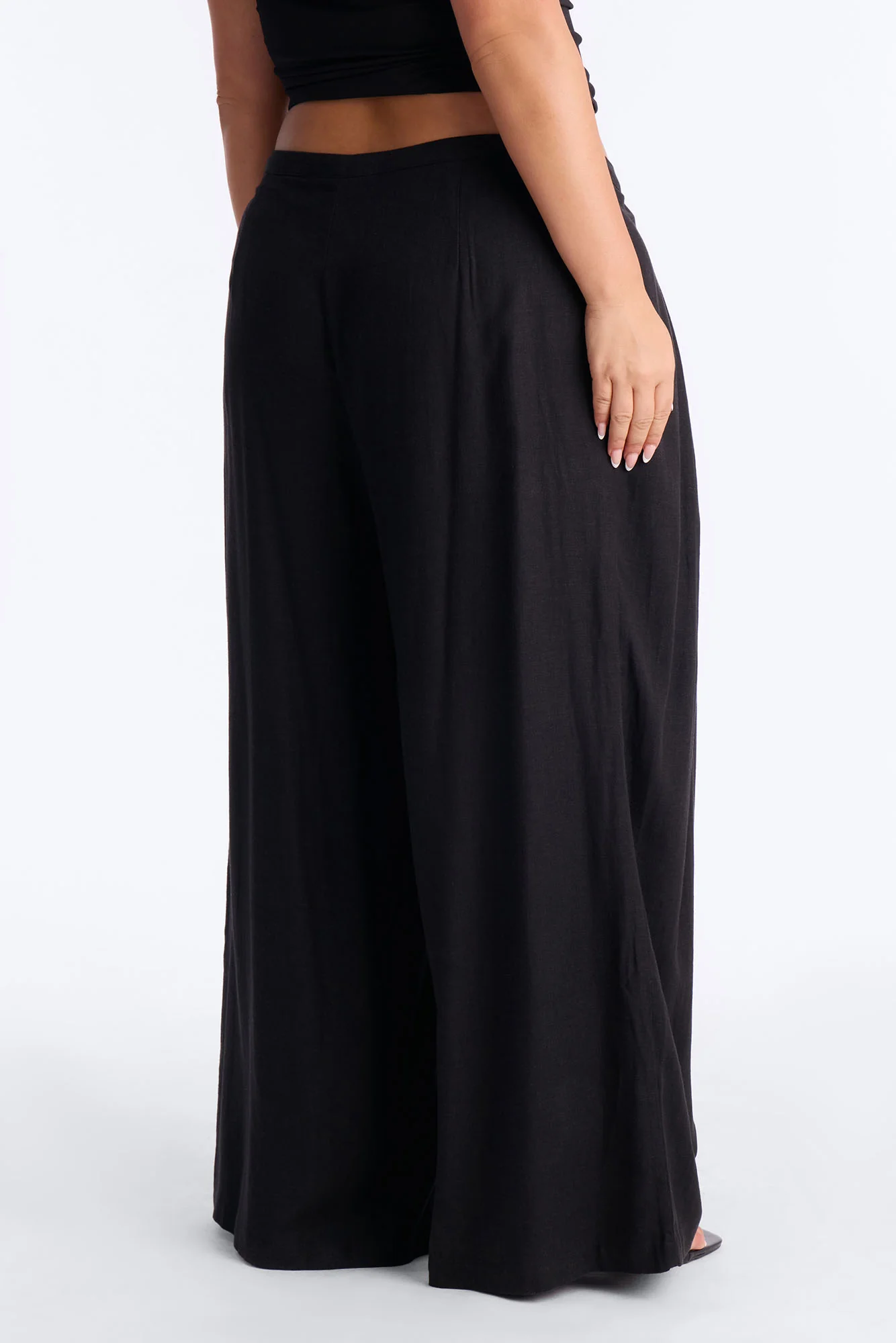 Gracie Low Rise Pleated Linen Wide Leg Trouser 33″ - Black - Image 8