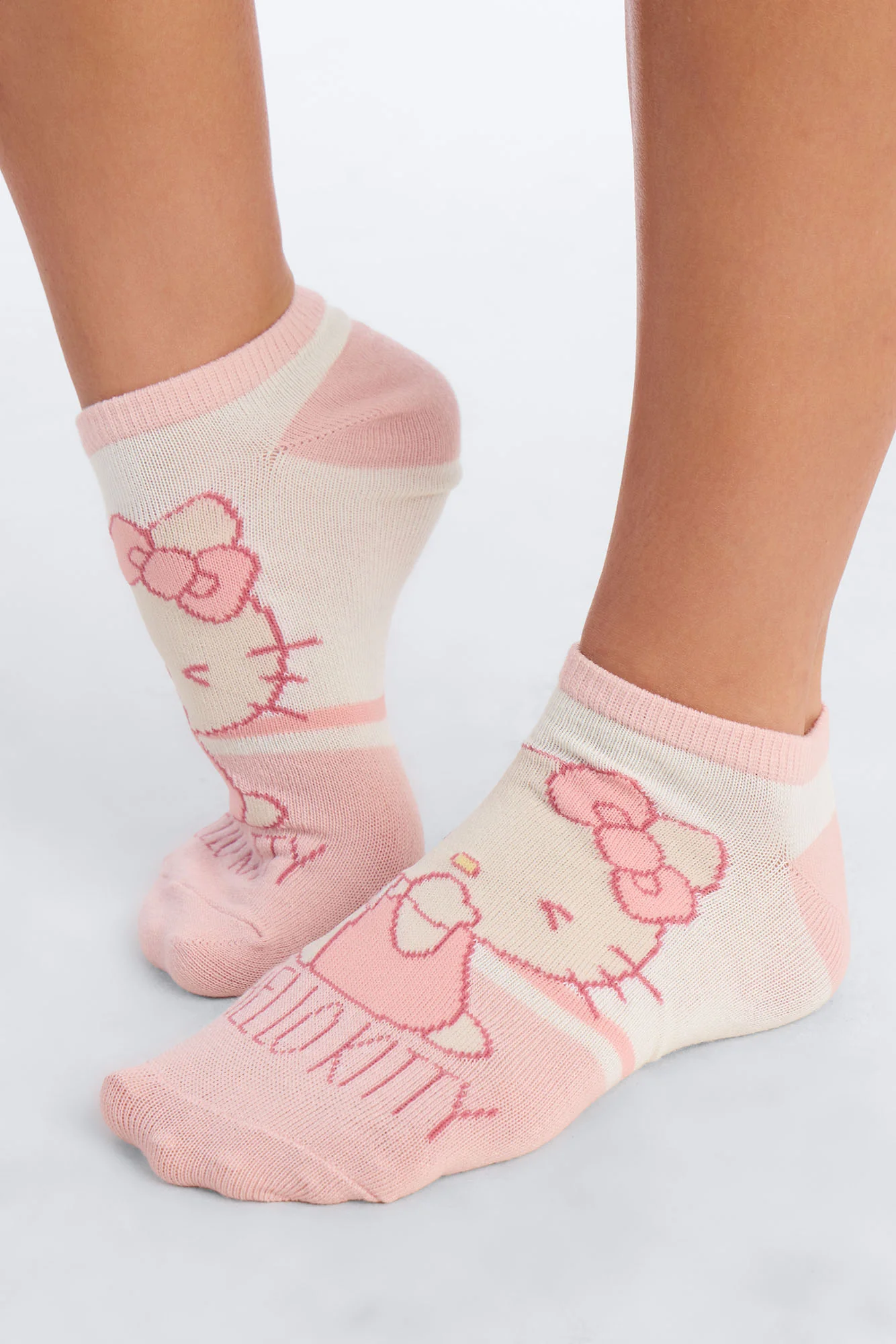 Hello Kitty Blushing 5 Pack No Show Socks - Pink - Image 3