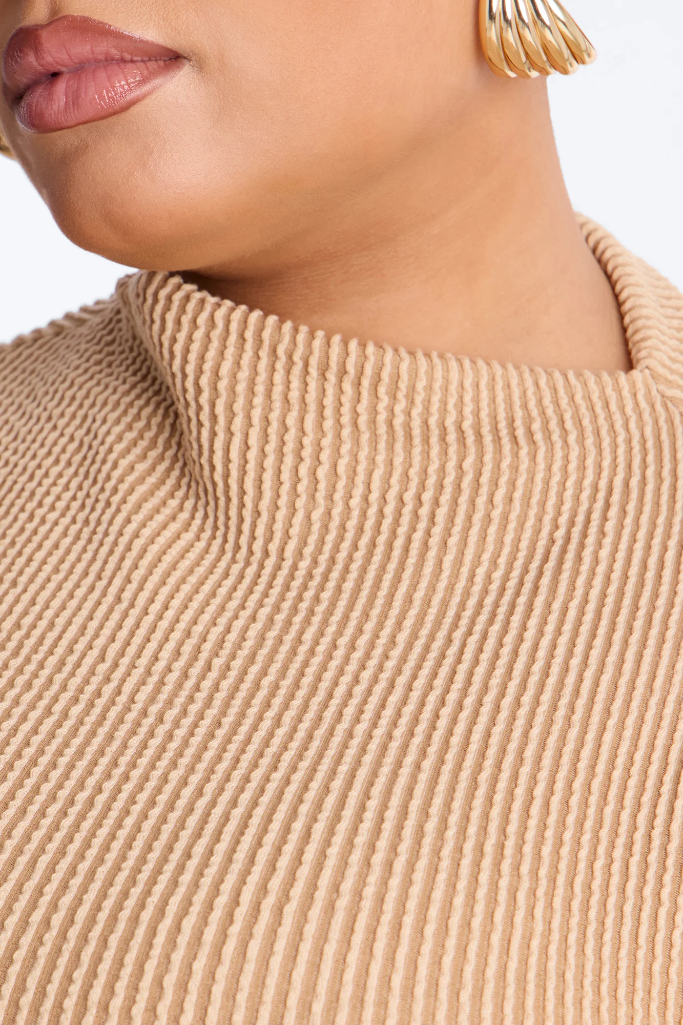 Ika Mock Neck Heavy Ribbed Short Sleeve Top - Mocha - Image 7