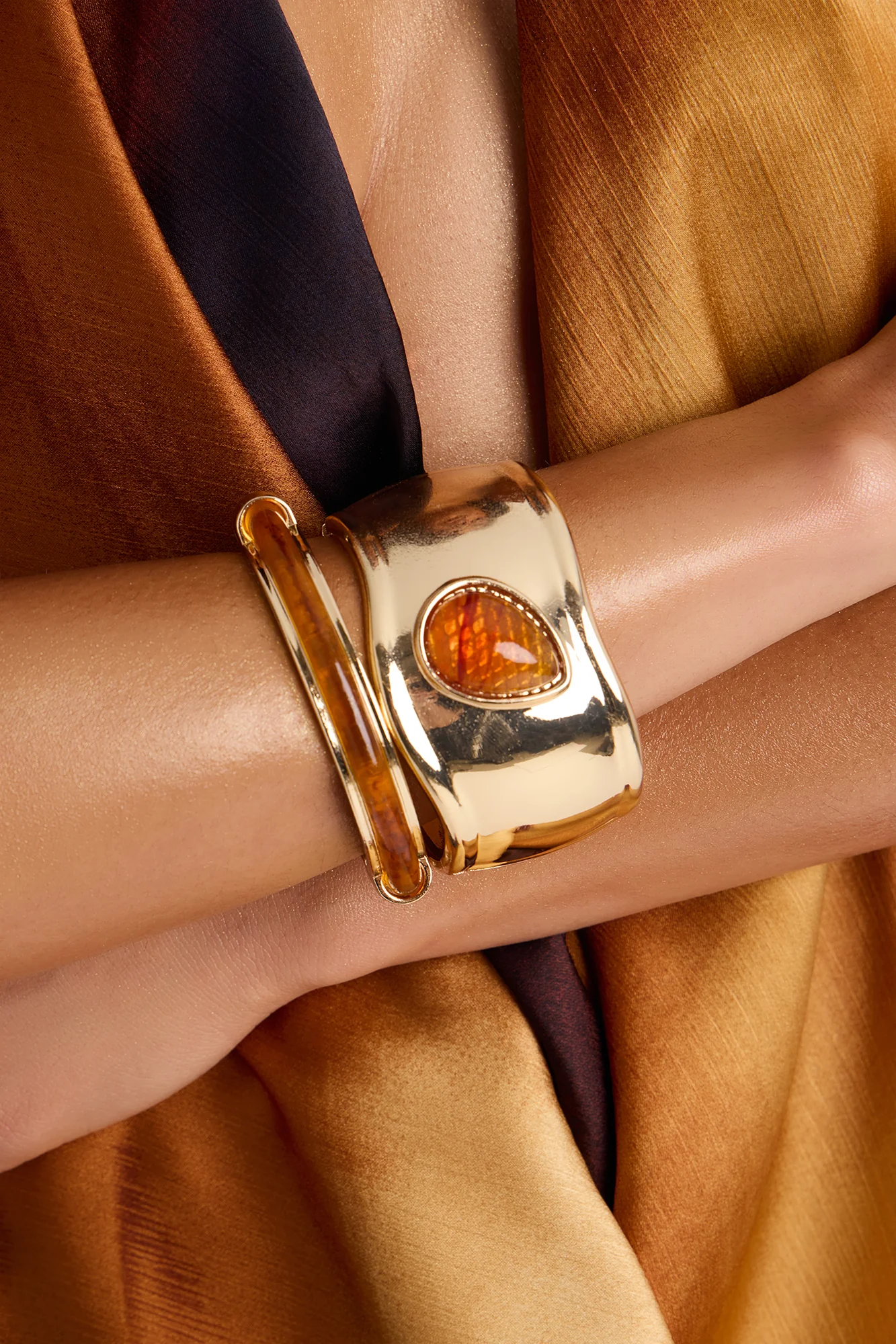 Interlocked Lust 2 Piece Bracelet Set - Gold/Brown
