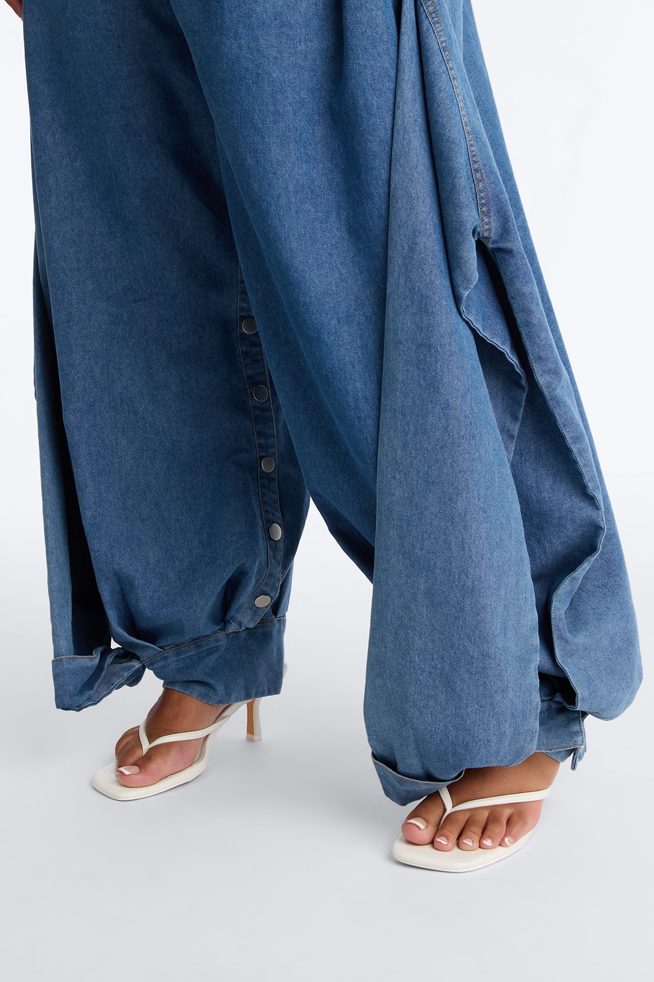 Ivy Tie Waist Balloon Leg Button Seam Pant - Medium Wash - Image 7