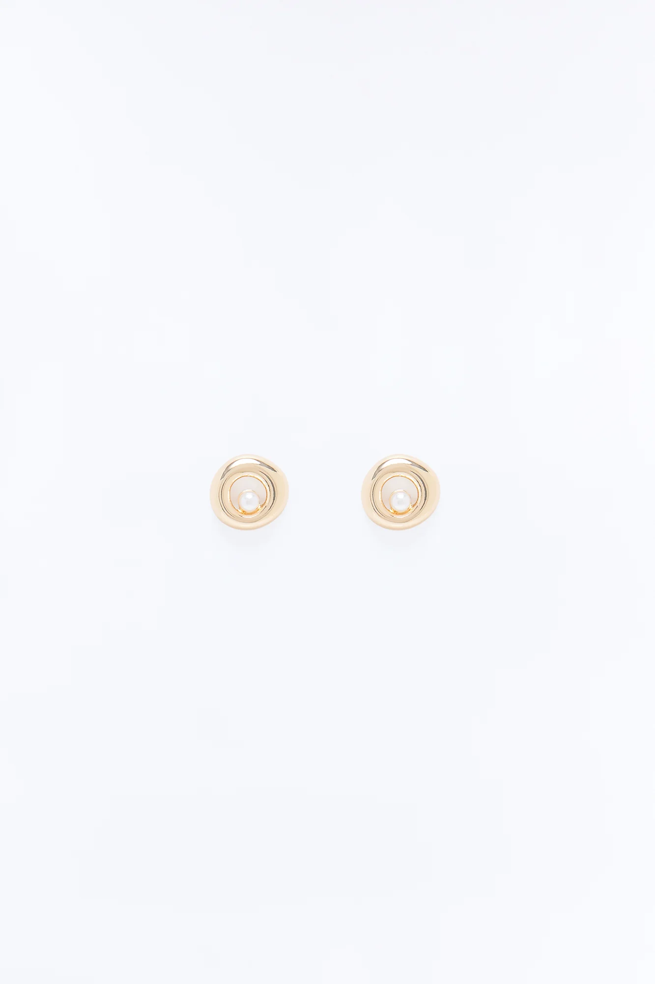 Keeping Up With It Pearl Stud Earrings - Gold