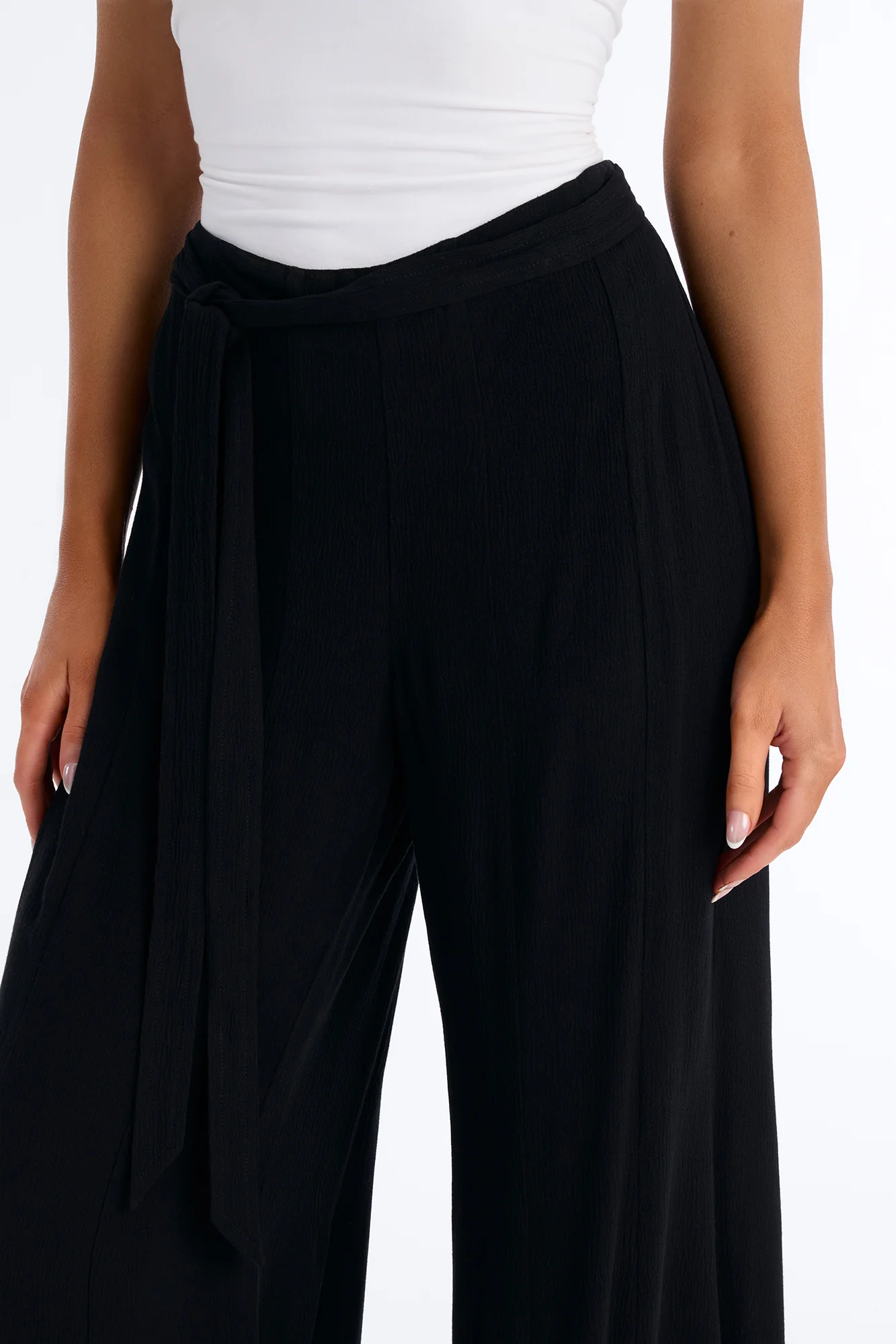 Kelsey Mid Rise Tie Waist Flowy Wide Leg Pant 34″ - Black - Image 3