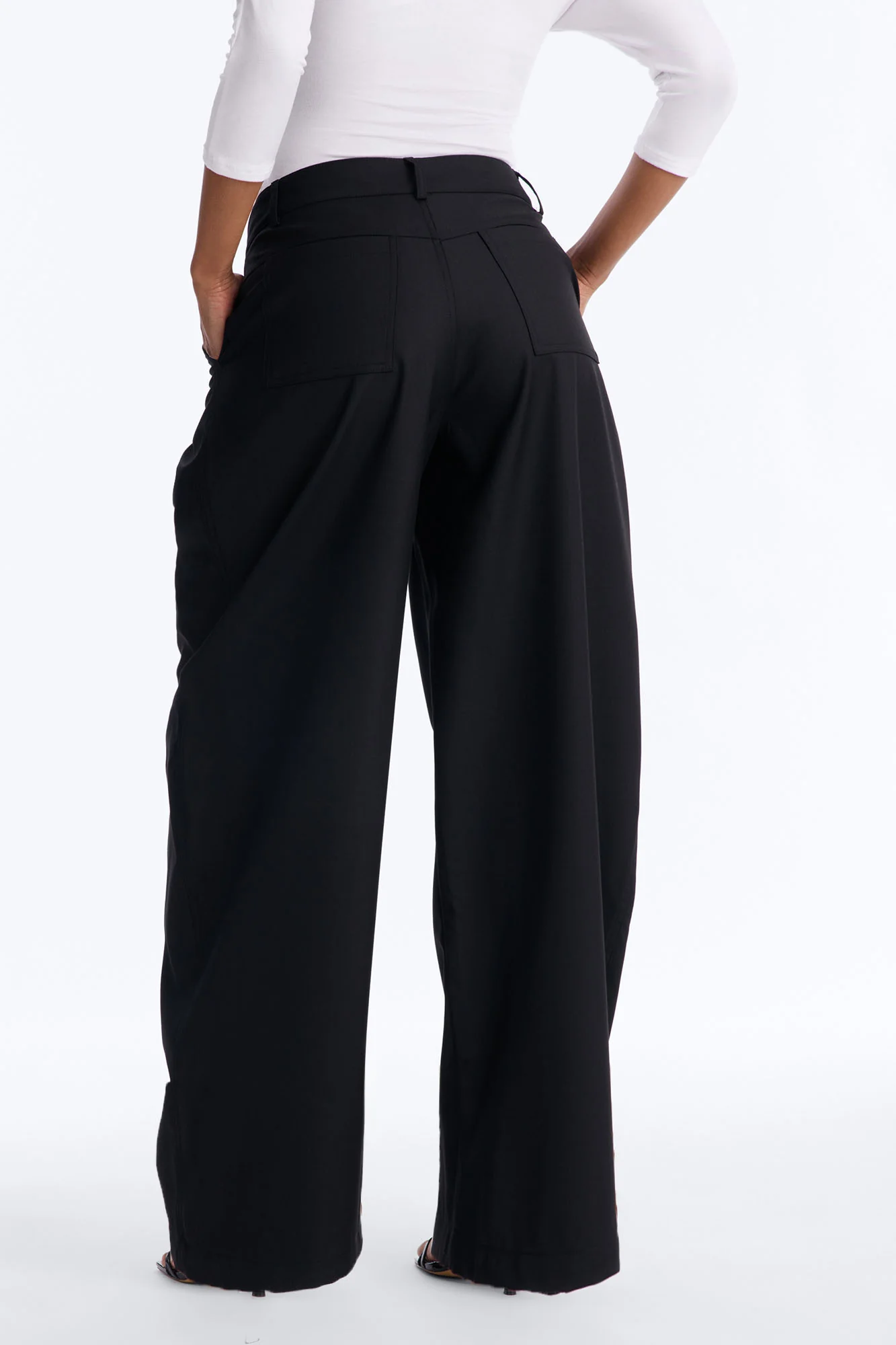 Mara High Rise Barrel Leg Twill Pant 30″ - Black - Image 4