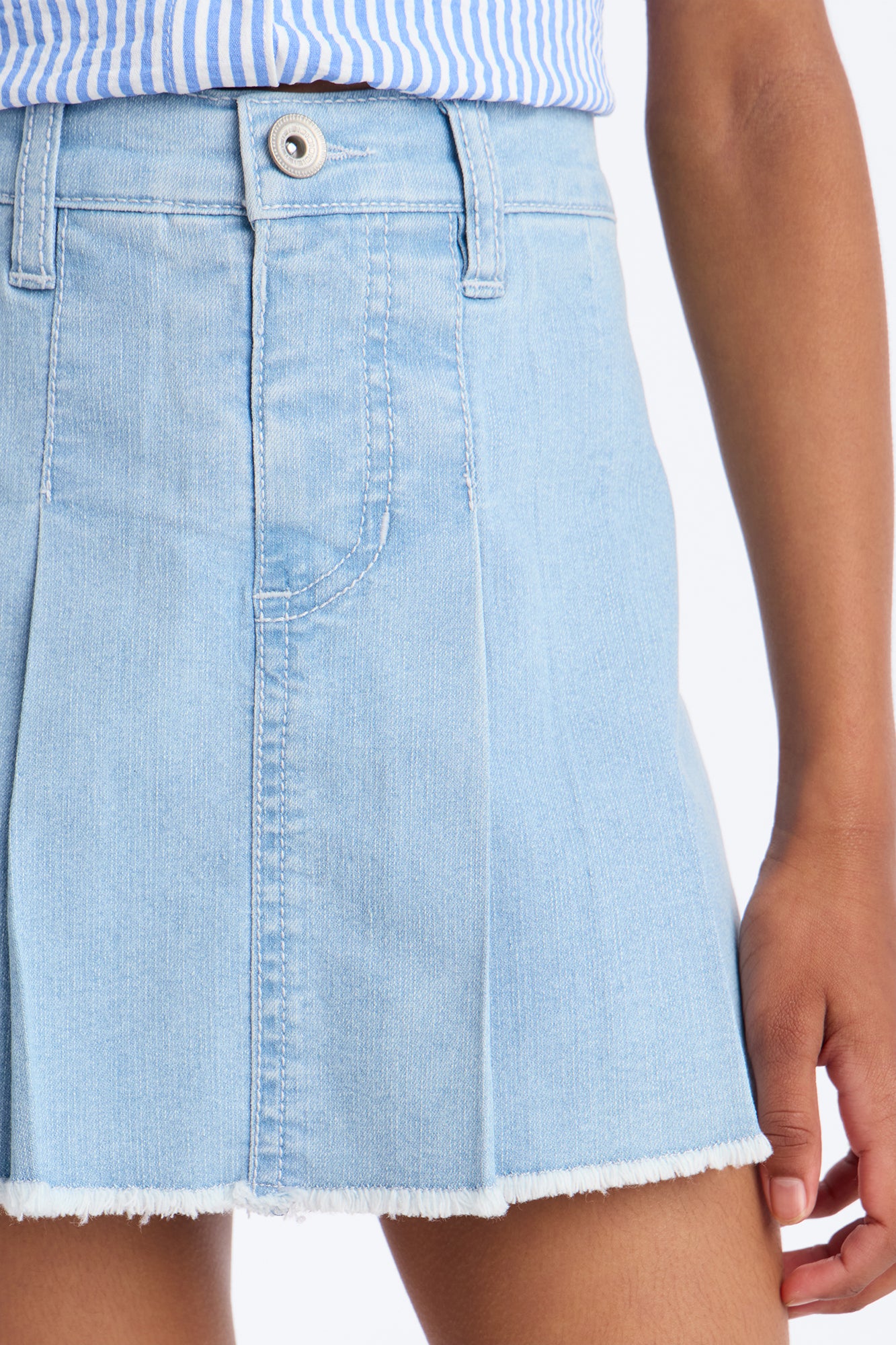 Mini Camila Pleated Denim Skort - Light Wash - Image 3