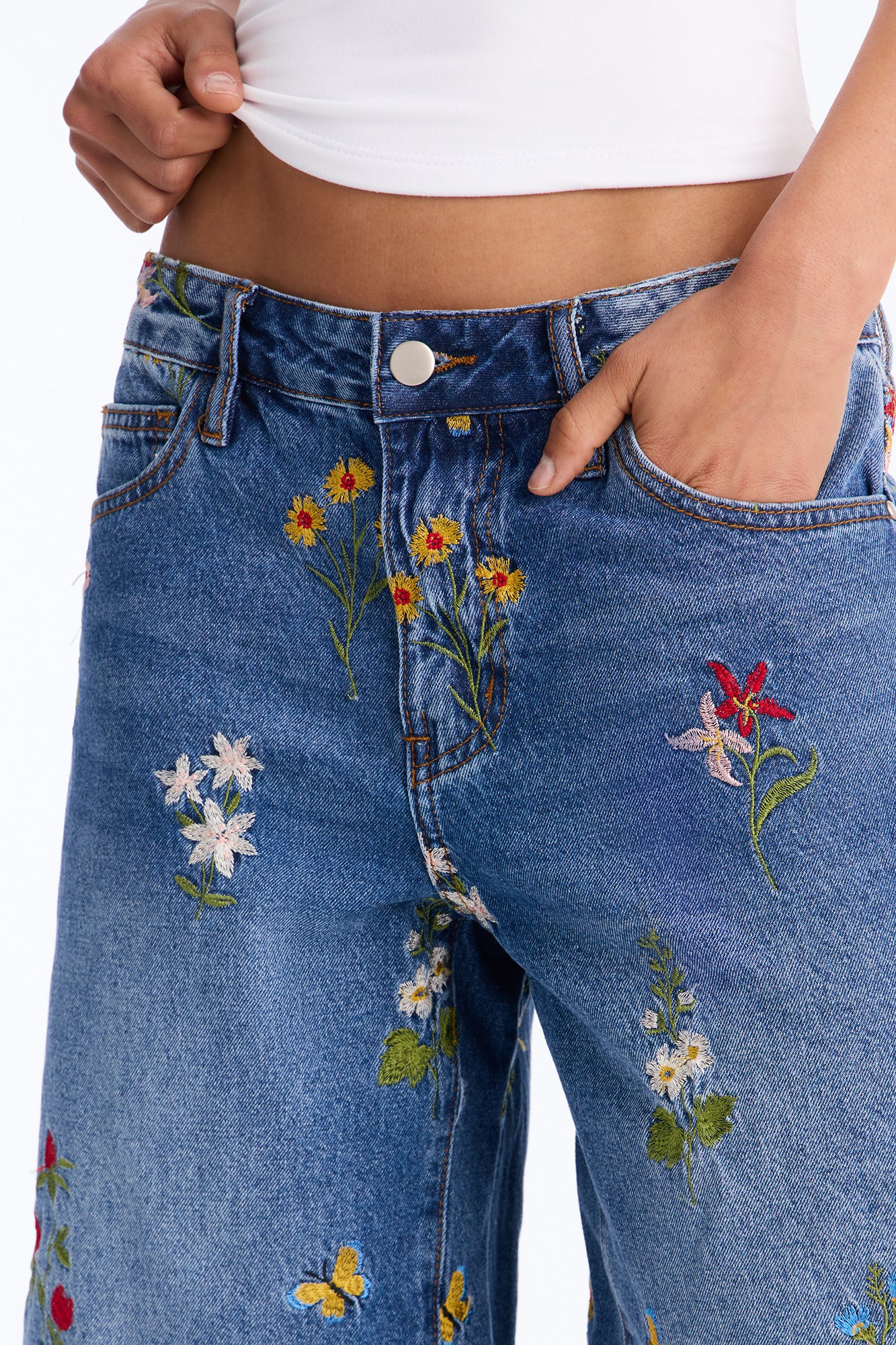 Parc De Fleurs Embroidered Denim Shorts - Medium Wash - Image 3
