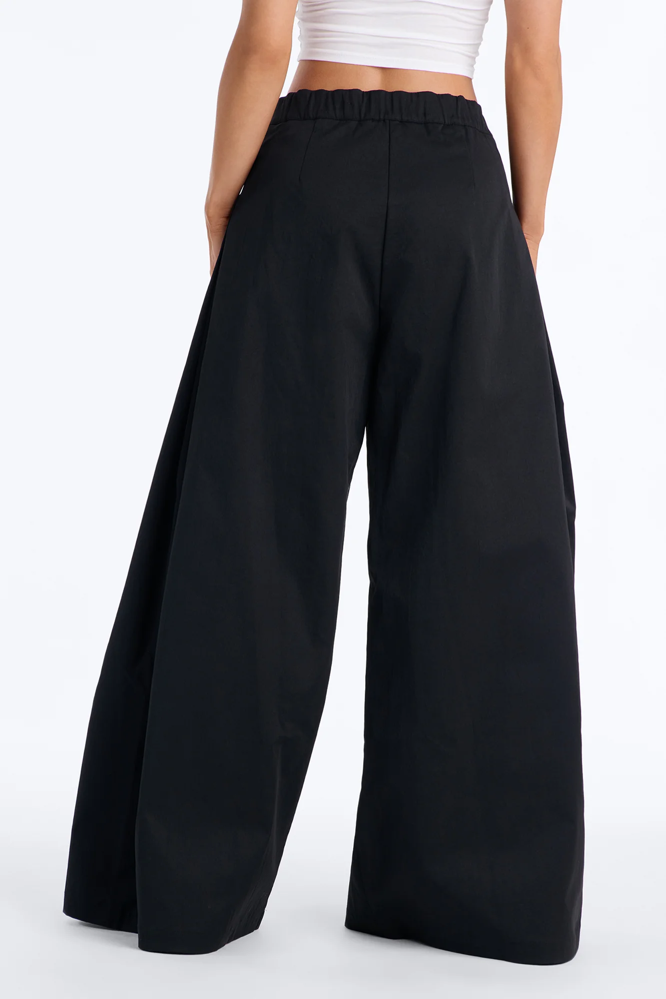 Parker High Rise Pleated Wide Leg Pant 30″ - Black - Image 3