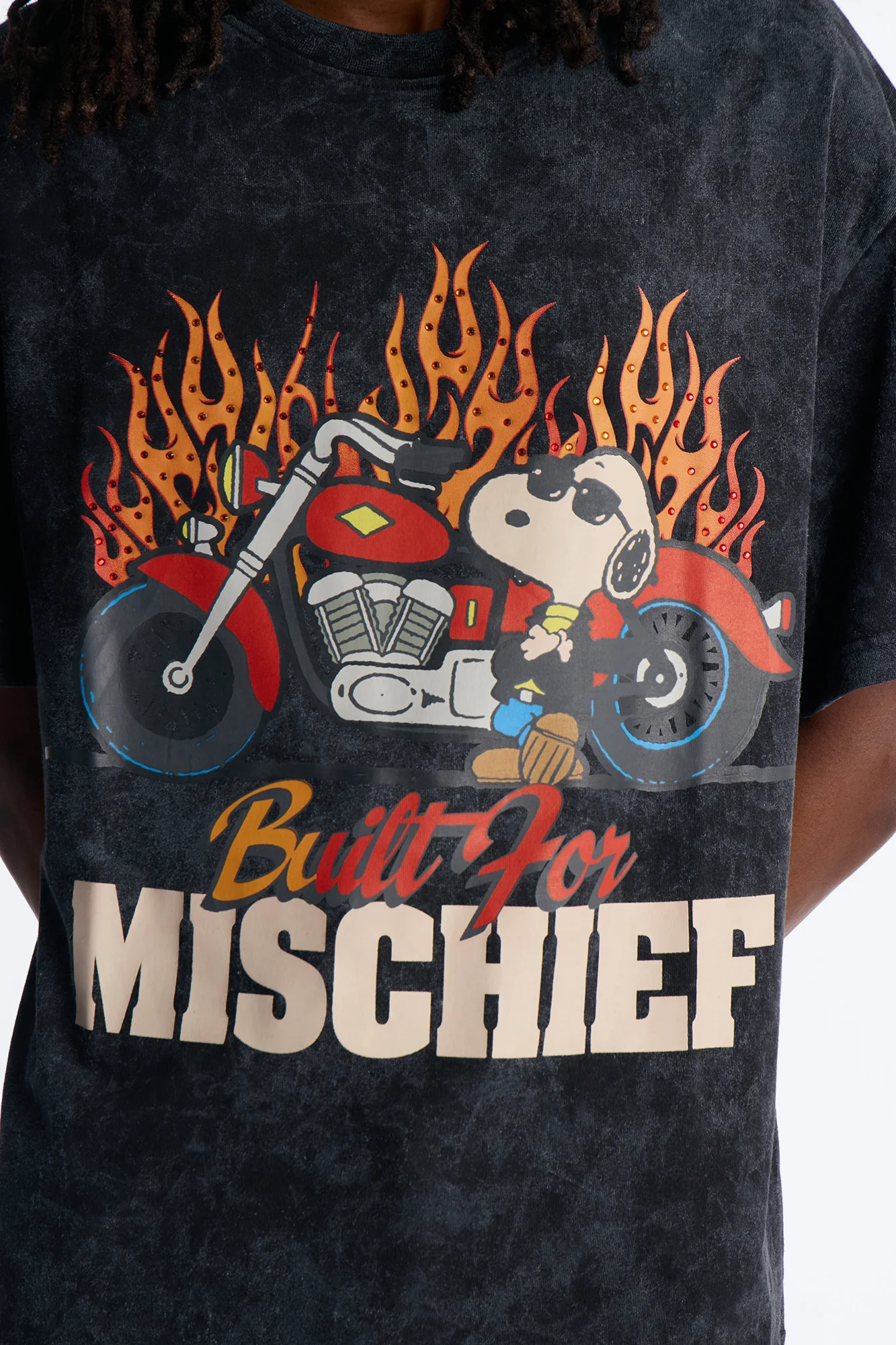 Peanuts Snoopy Mischief Rhinestones Mineral Wash Fleece Tee - Black Wash - Image 3