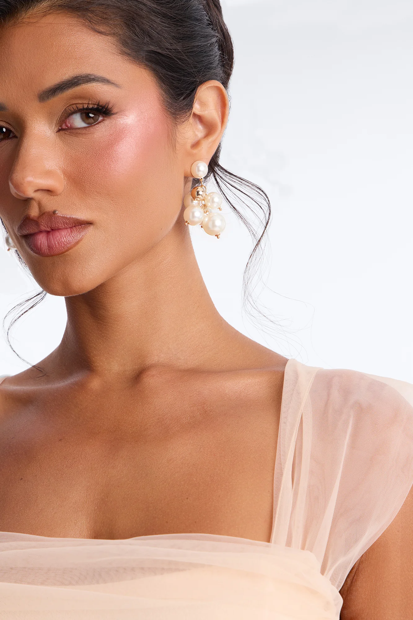 Pearl Bloom Earrings - White/Gold - Image 2