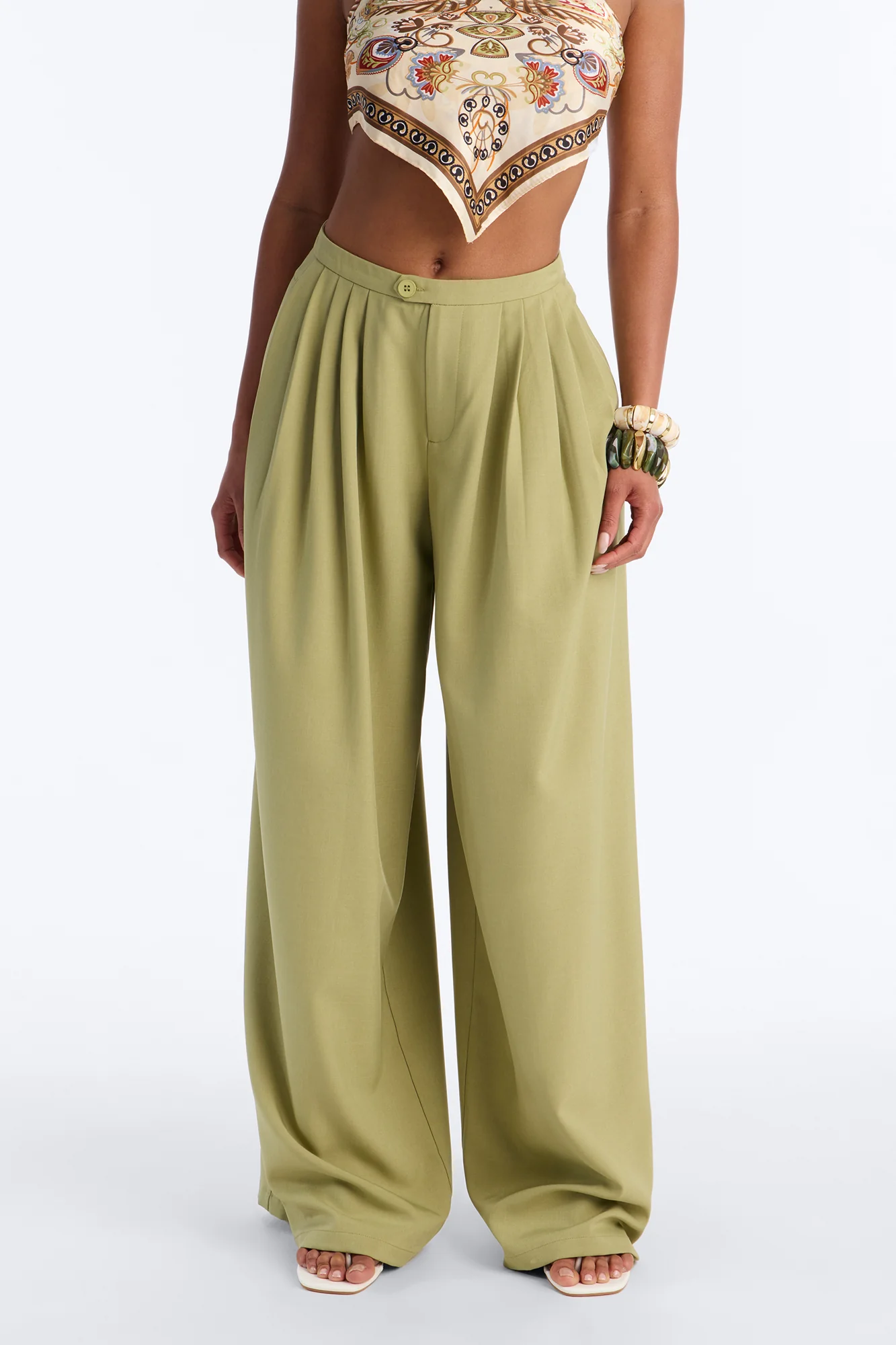 Power Moves Daily Pleated Low Rise Trouser 33″ - Green - Image 2