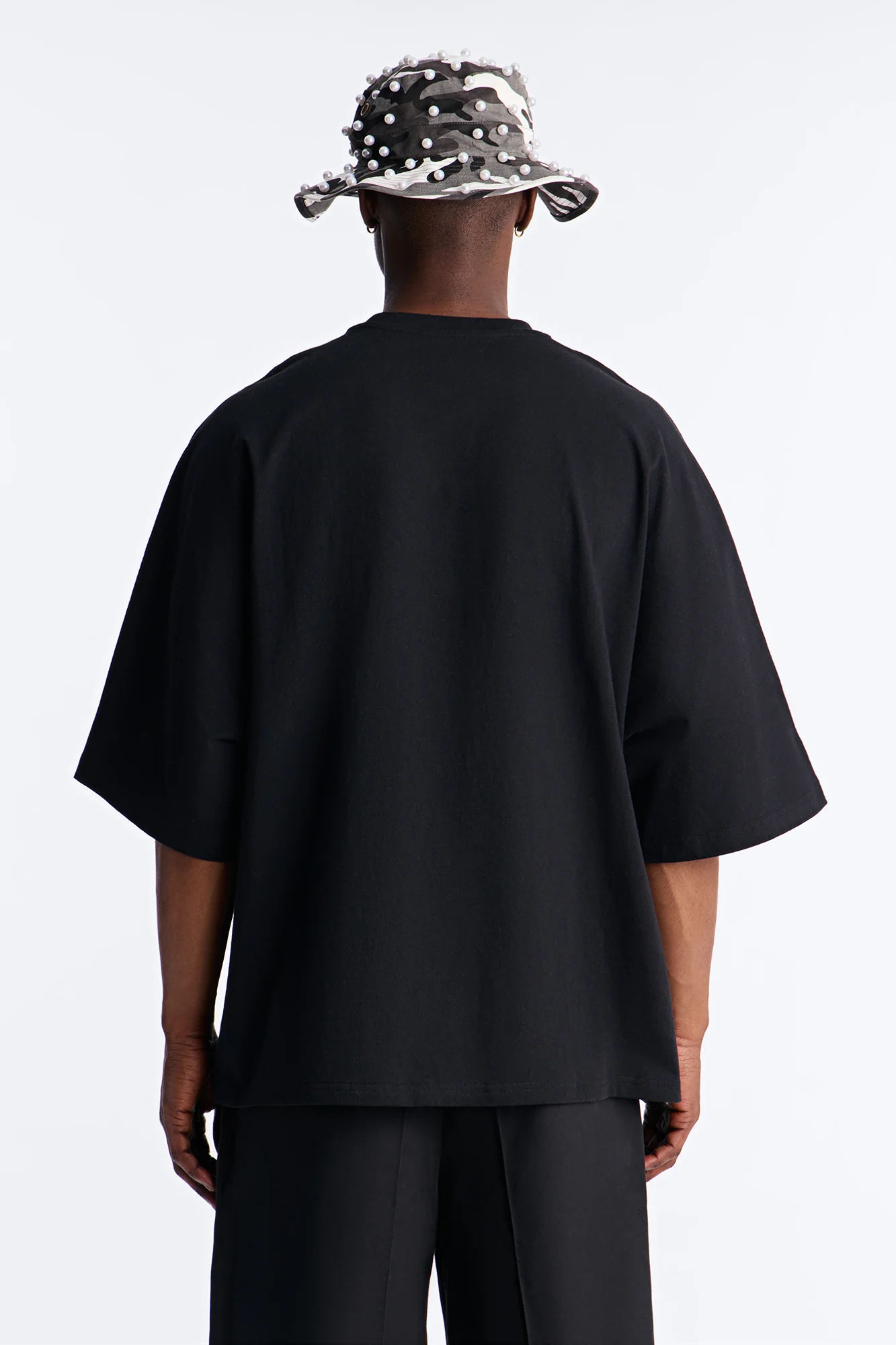 Premium Oversized Star Patch Short Sleeve Tee - Black - Image 3