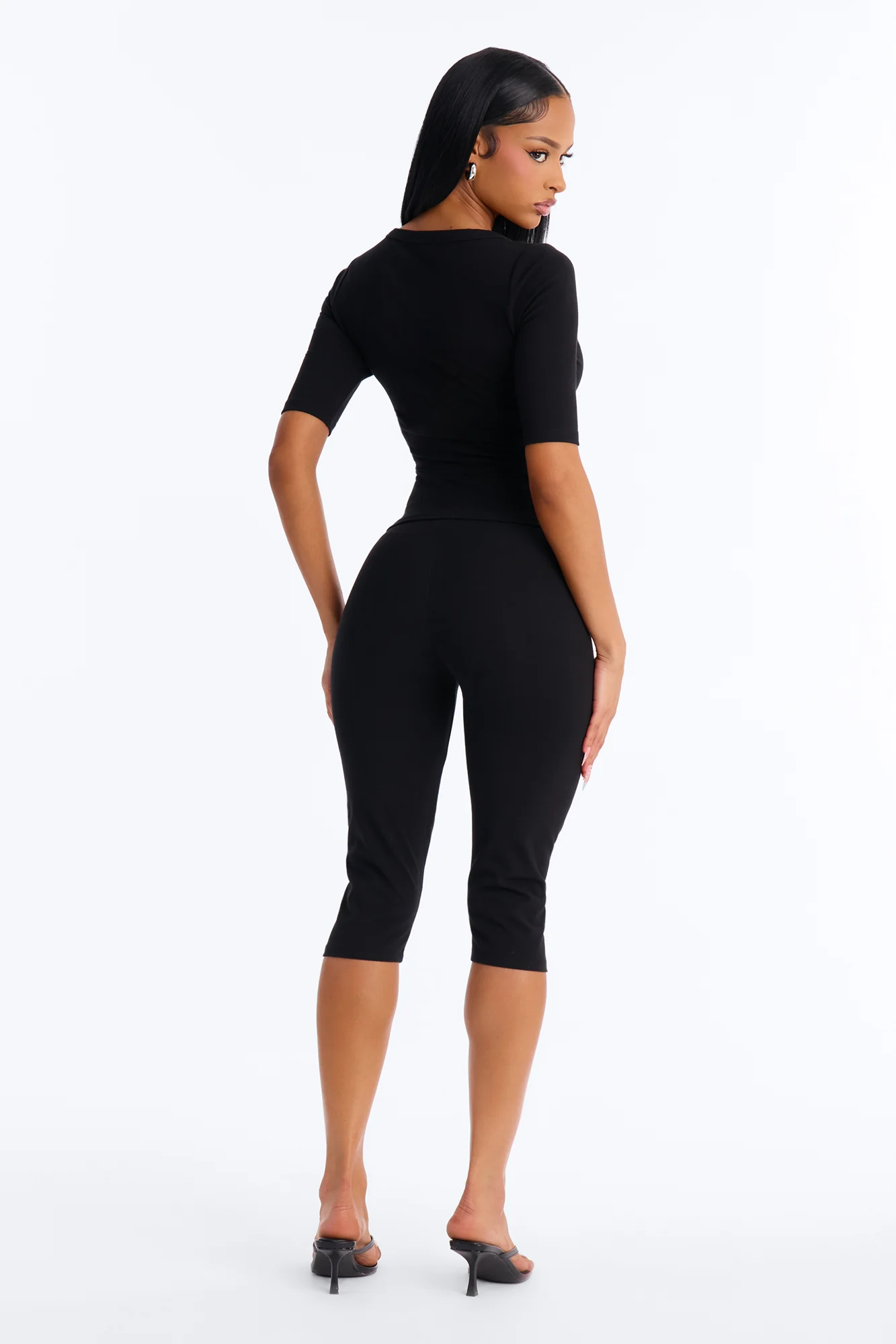 Quinn Low Rise Pedal Pusher Capri Legging - Black - Image 3