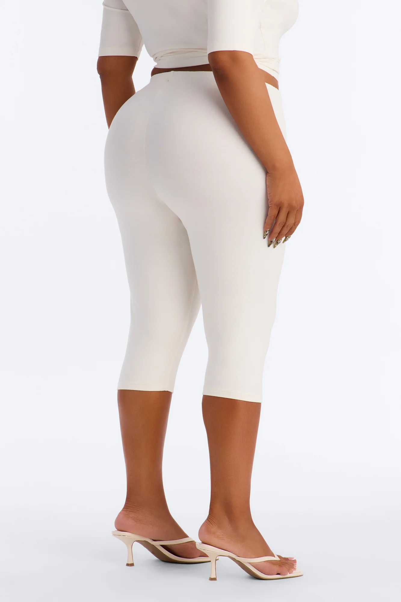 Quinn Low Rise Pedal Pusher Capri Legging - Cream - Image 3