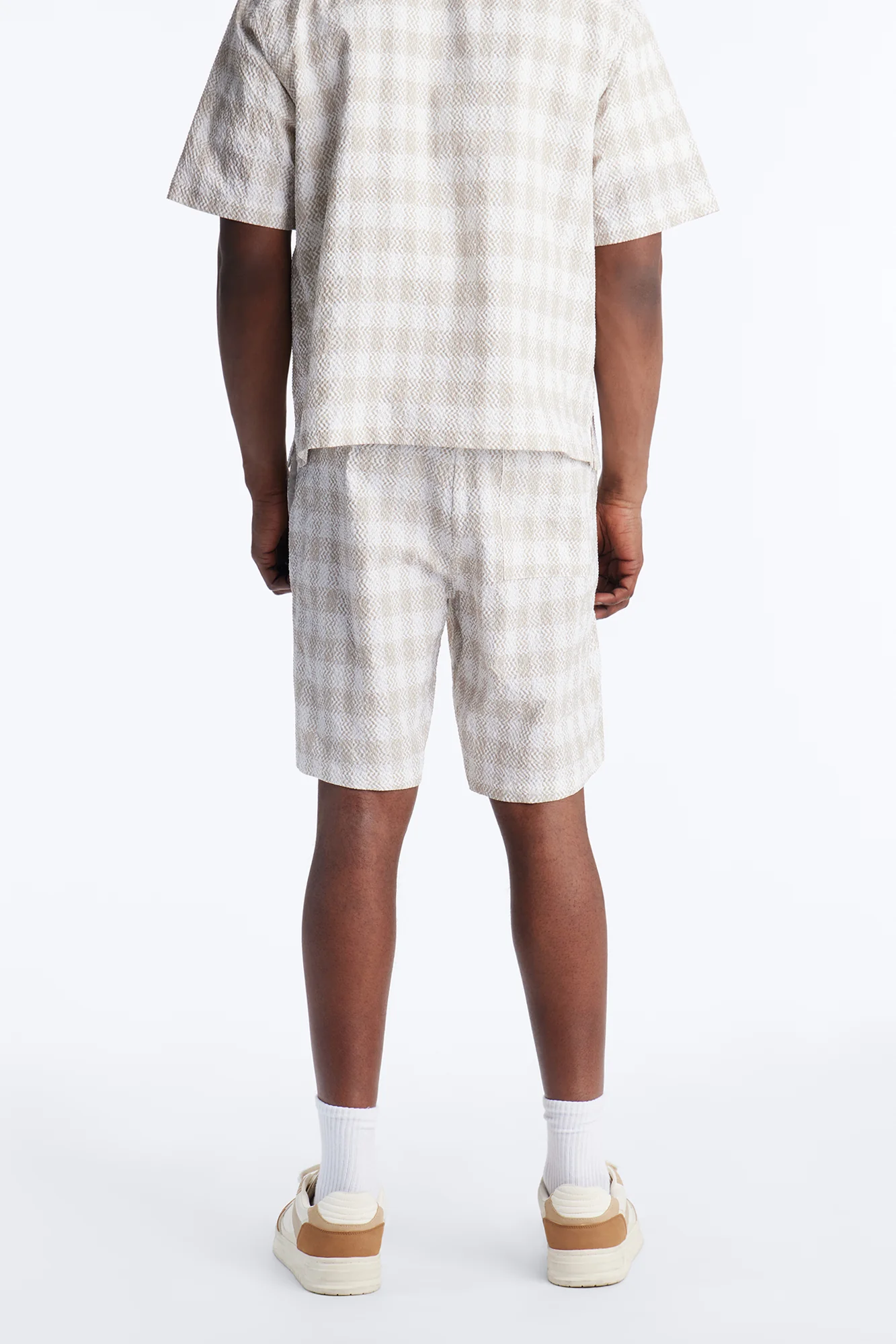 Relaxed Chess Check Seersucker Short - Tan - Image 4
