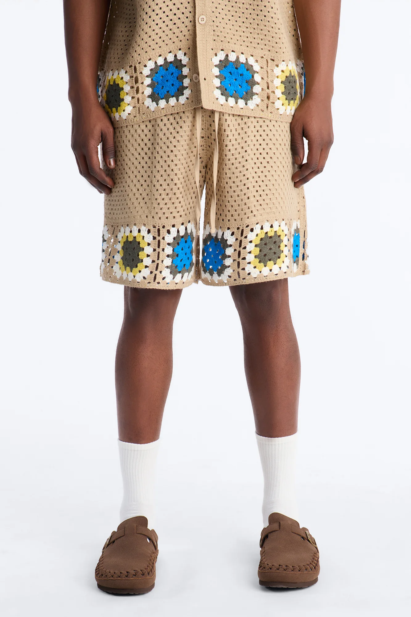 Relaxed Daisy Daze Crochet Short - Tan