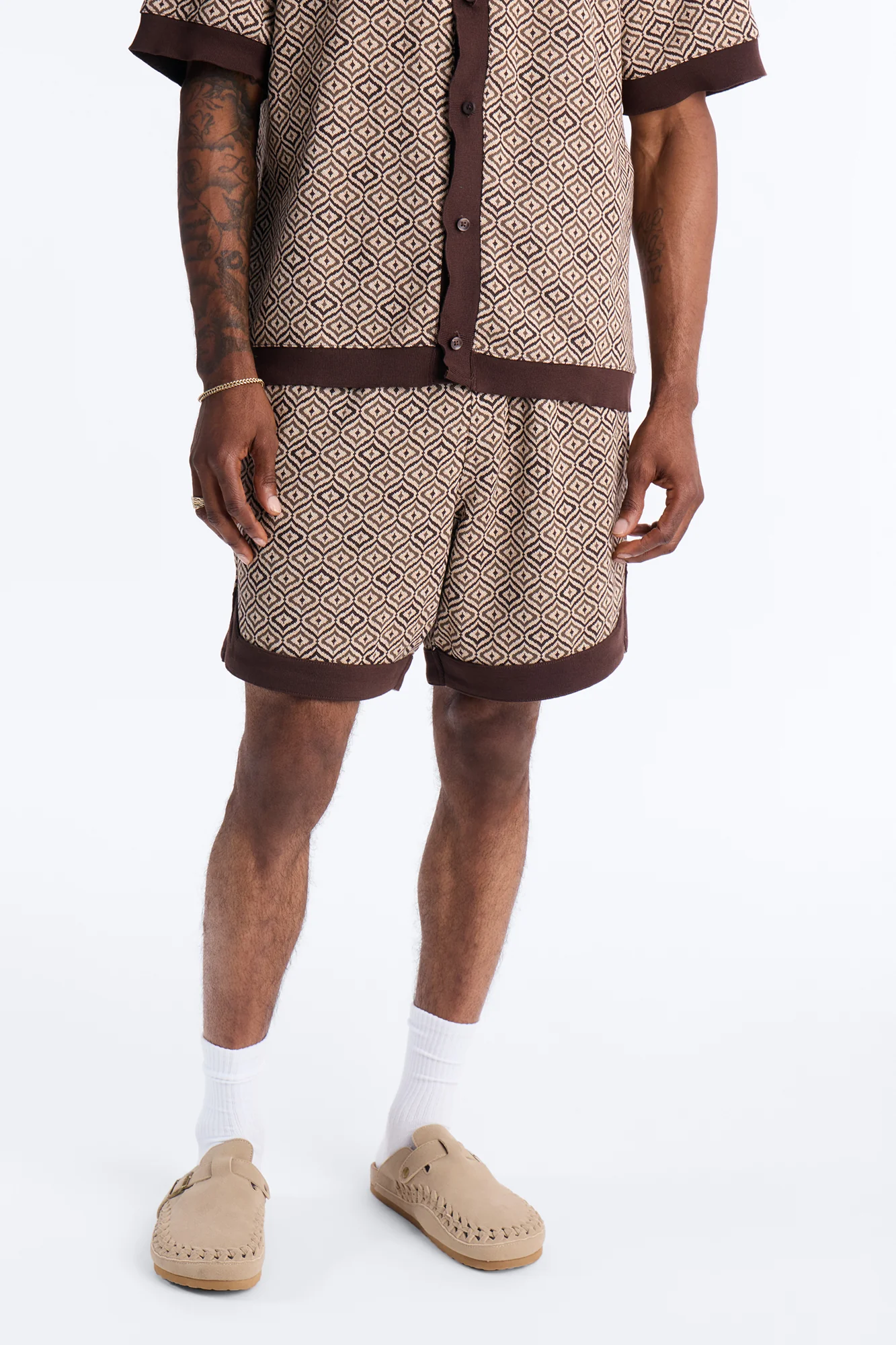 Relaxed Geometric Jewel Jacquard Short - Brown