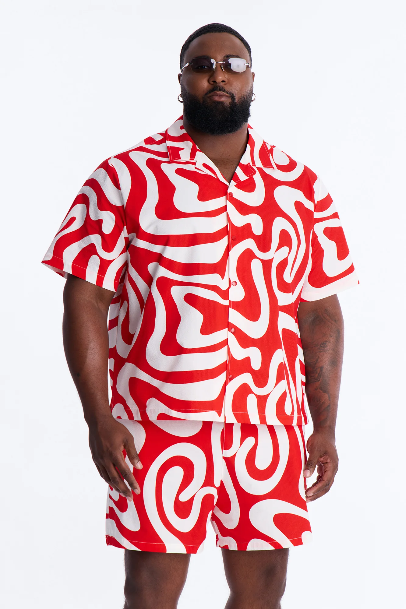 Relaxed Groovy Abstract Printed Seersucker Cuban Collar Button Up Shirt - Red - Image 5