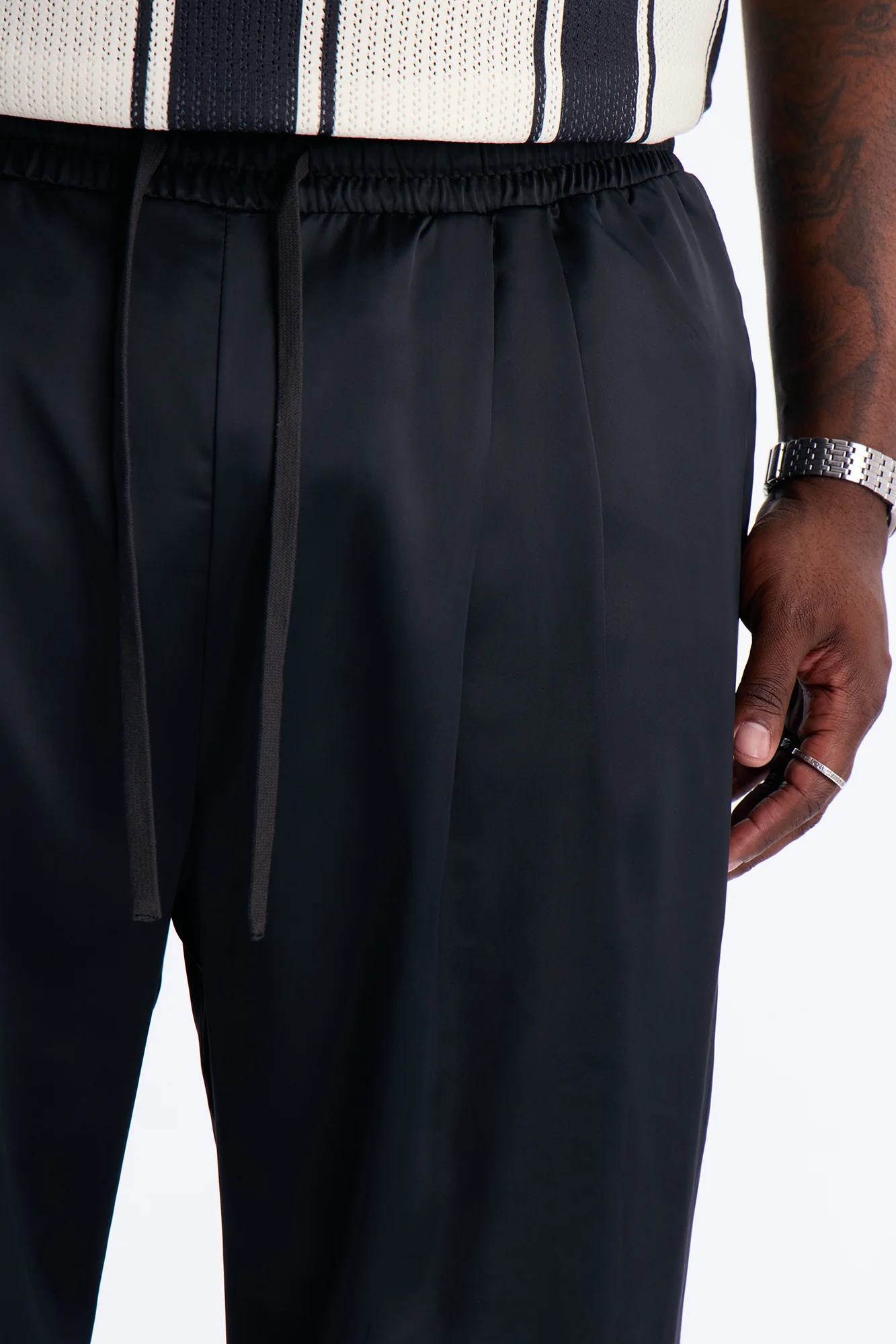 Relaxed Liquid Shadow Pleated Trouser - Black - Image 7