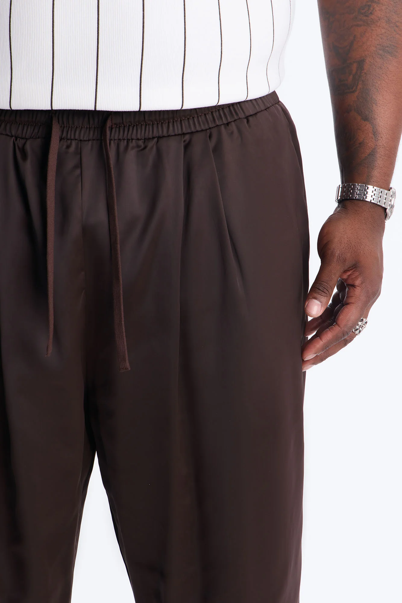 Relaxed Liquid Shadow Pleated Trouser - Brown - Image 7