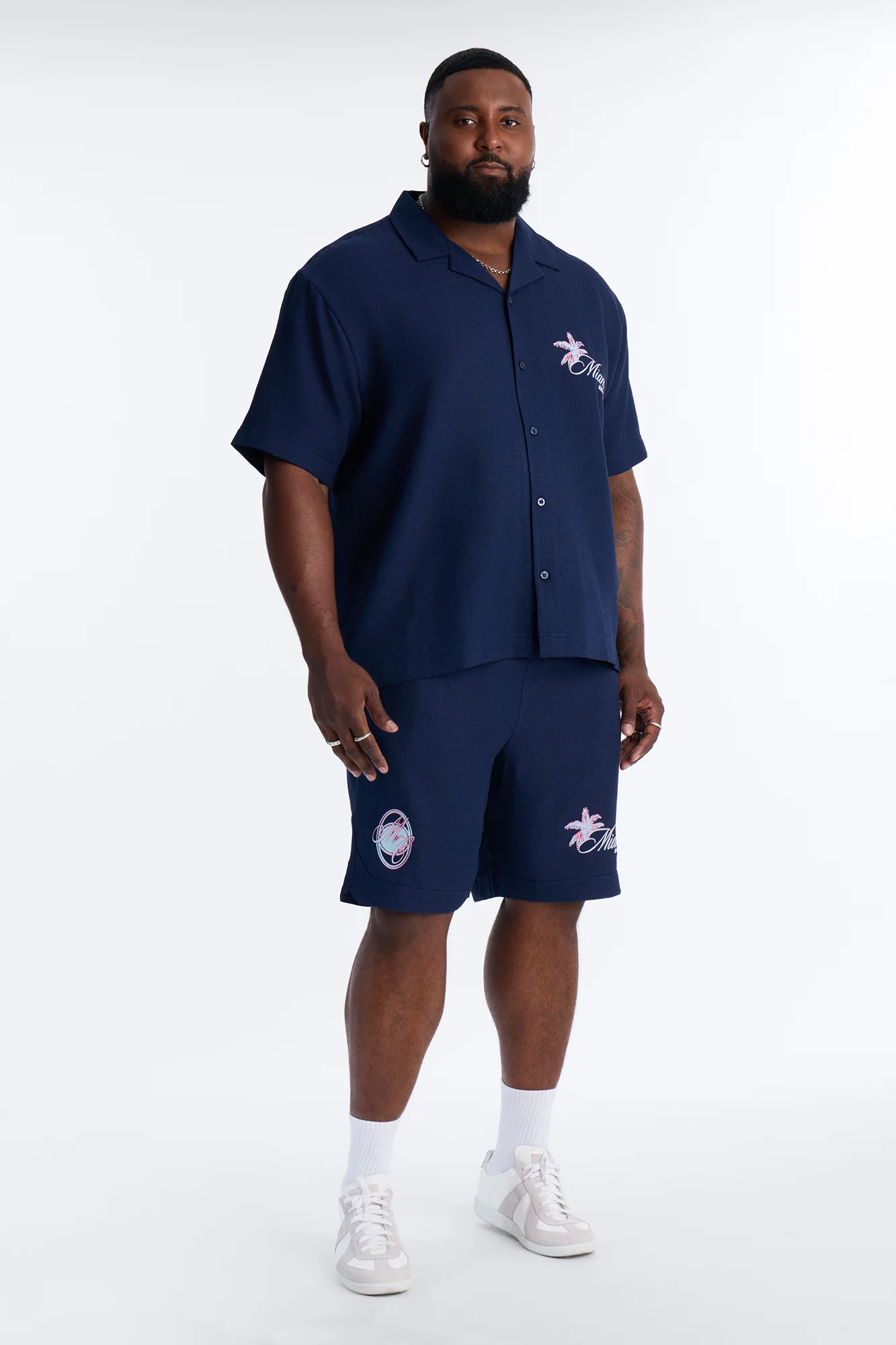 Relaxed Miami Beach Club Short - Navy - Image 5