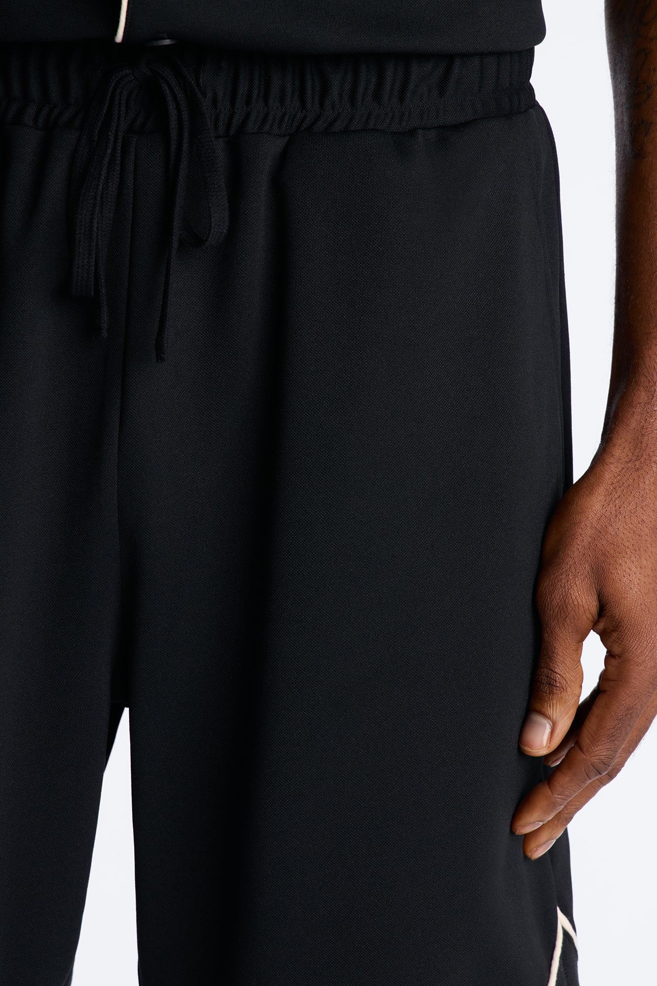 Relaxed Noir Shorts - Black - Image 3