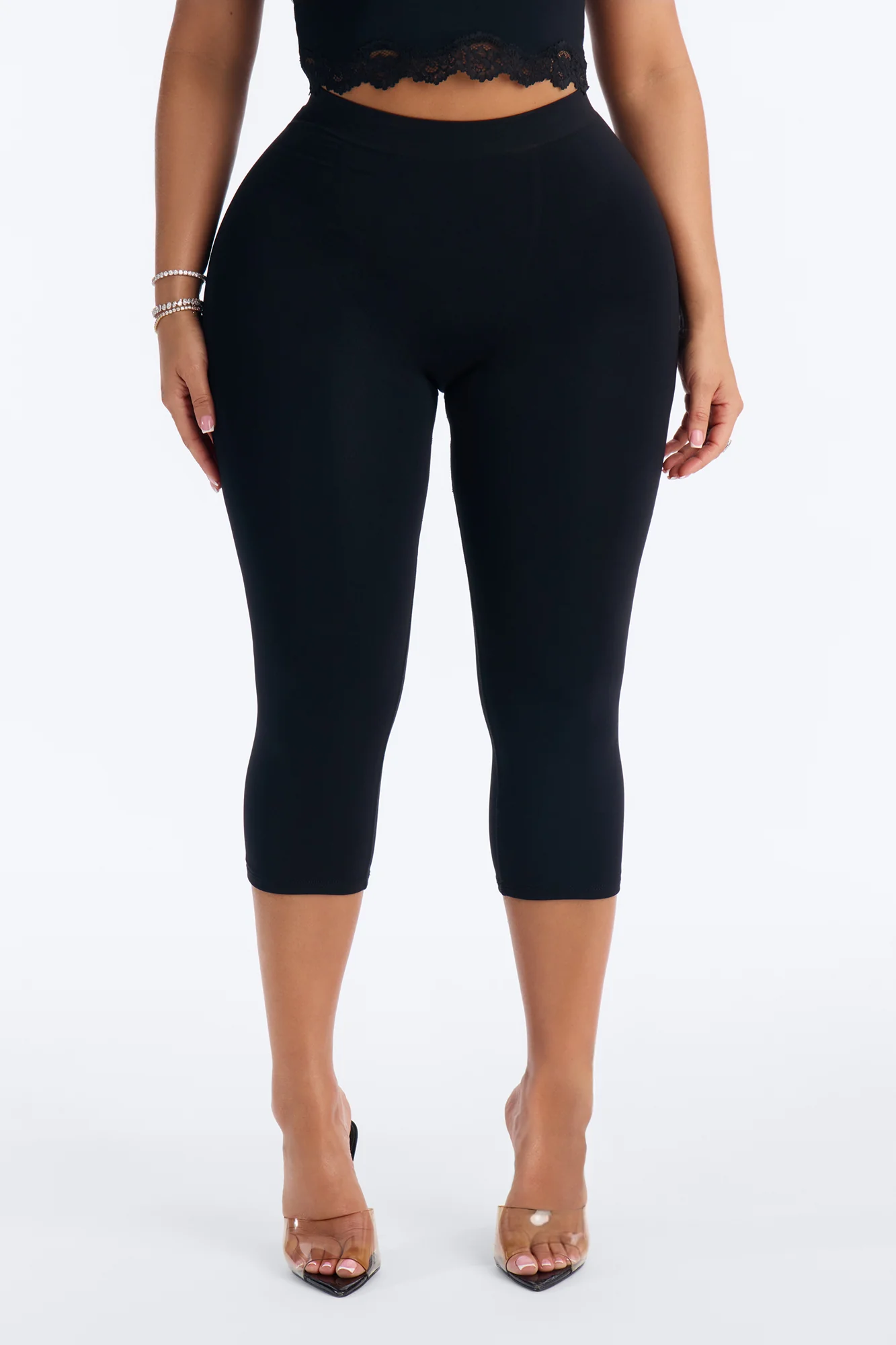 Seamless Smooth Double Lined Capri Pant - Black - Image 2