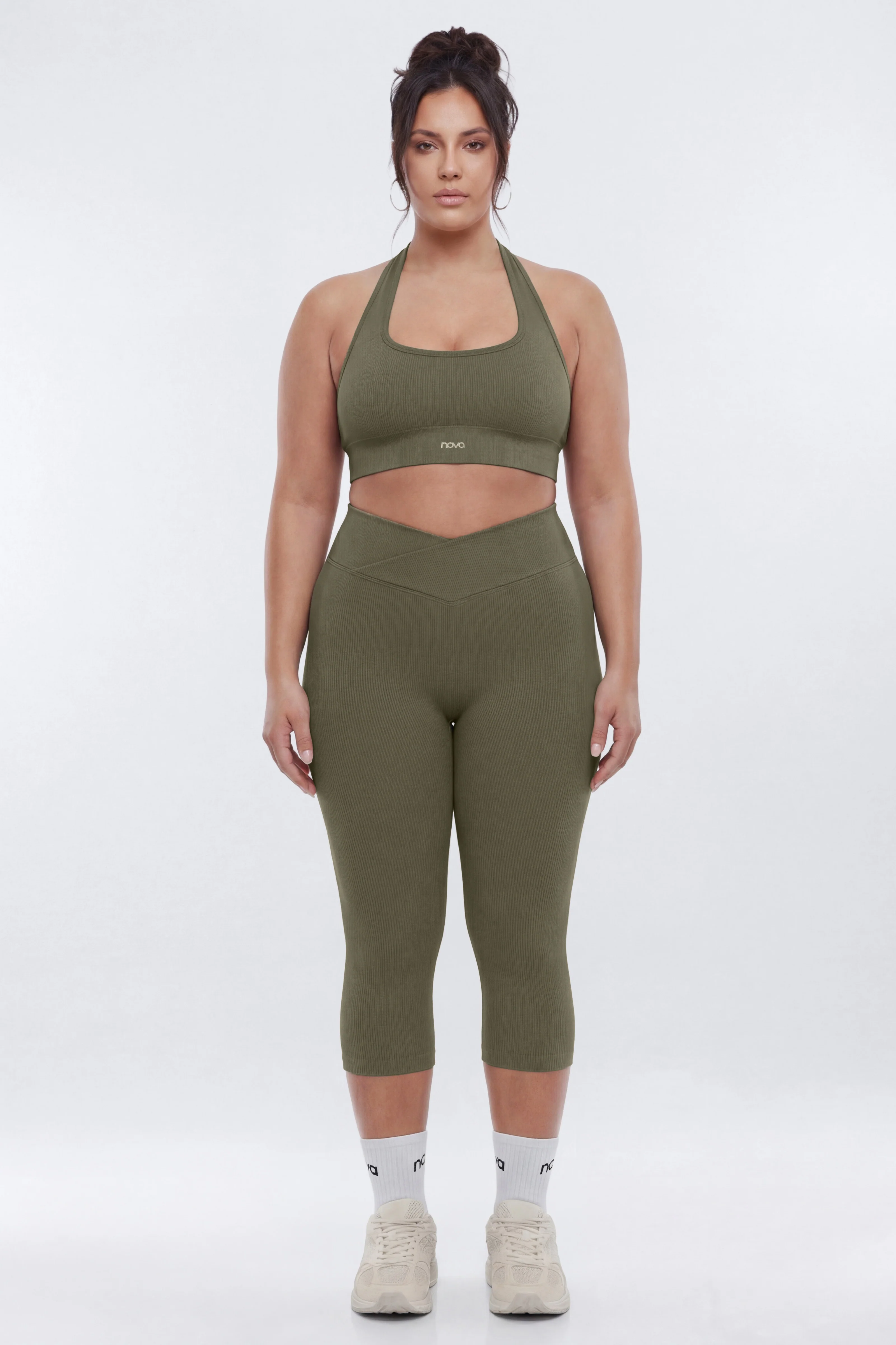 SeamlessLift™ 17″ Crossover Capri Legging - Moss - Image 3