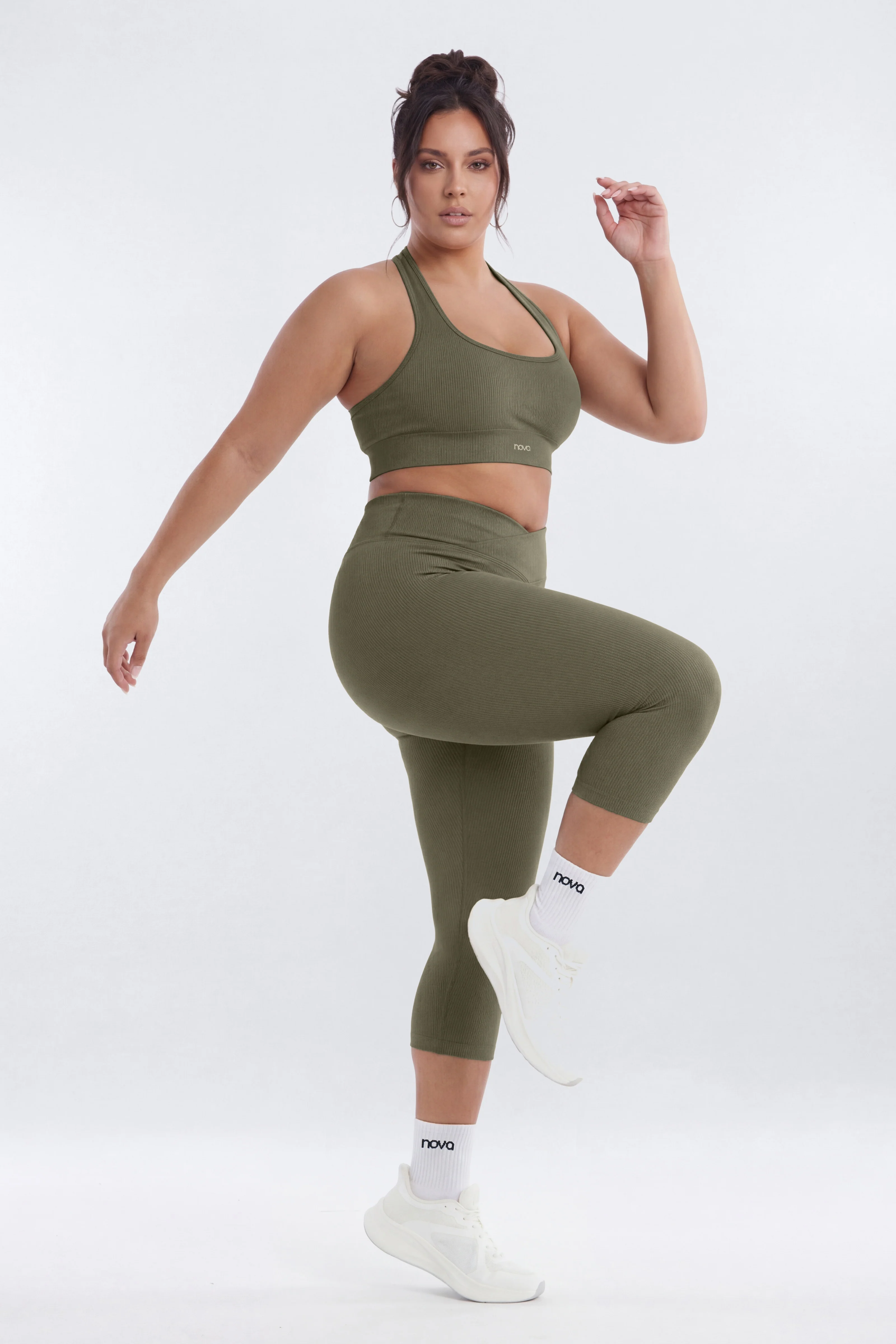 SeamlessLift™ 17″ Crossover Capri Legging - Moss - Image 4