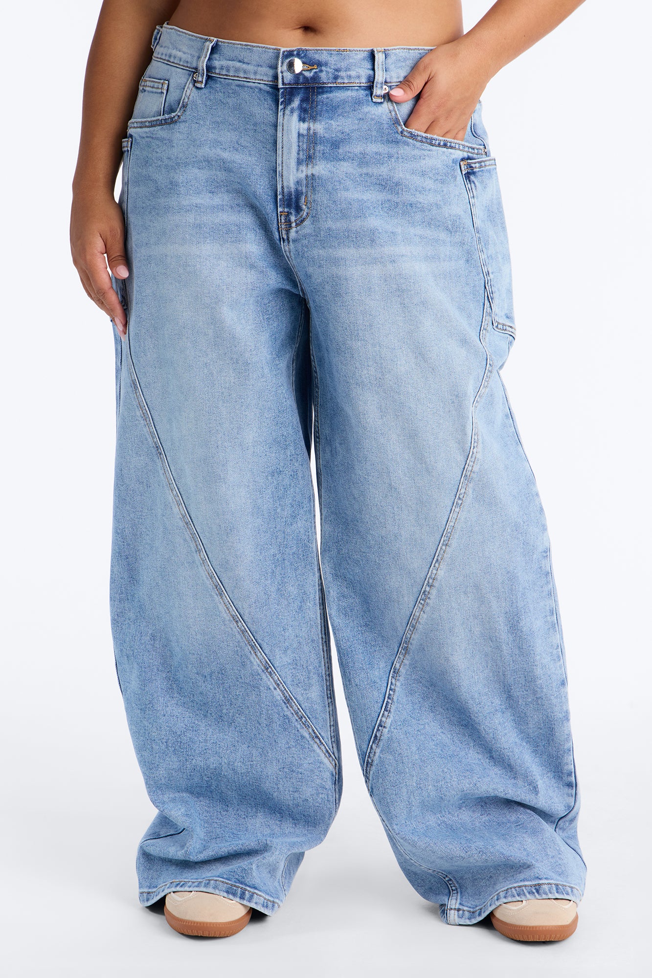 Taking Space Baggy Jeans - Light Wash - Image 6