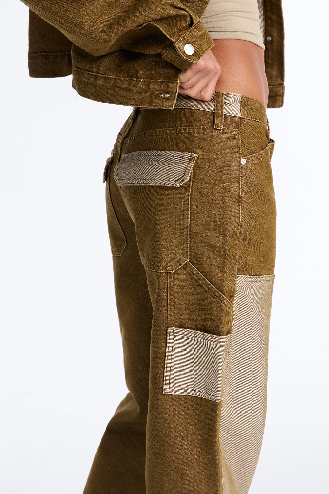 The Cold Shoulder Shiny Denim Jeans - Brown - Image 3